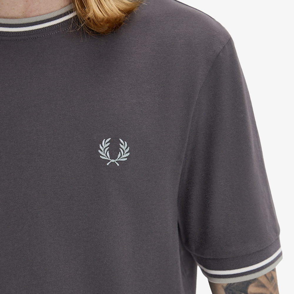 프레드페리 트윈 팁 티셔츠 앵커그레이 에크루 시그래스(Fred Perry Twin Tipped T-Shirt Anchor Grey Ecru Seagrass) - 4