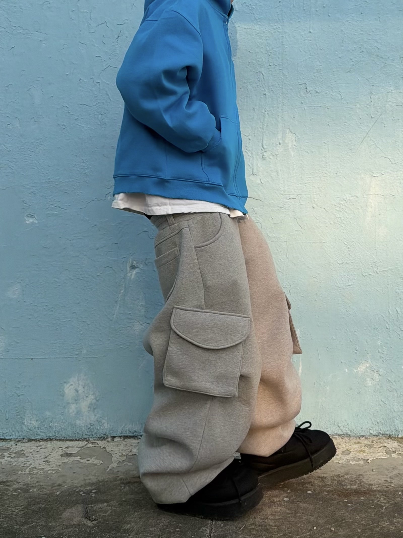 STU Hoodie Zip-Up In Blue, MJD X KOIN SEOUL Wide Cargo Sweat Pants 착용 스타일 - 6