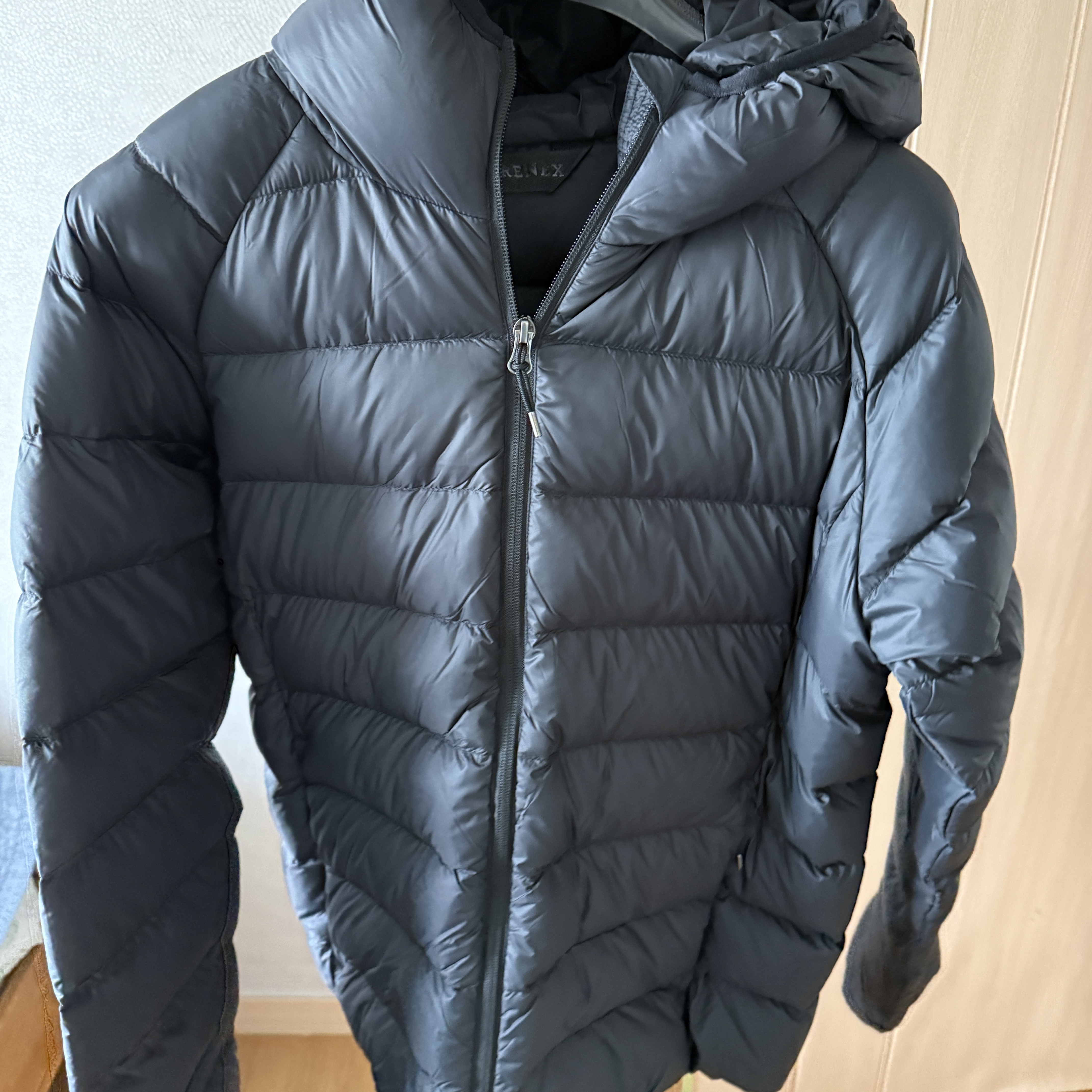 Pyrenex Arial Hooded Down Jacket Black 착용 스타일 - 1