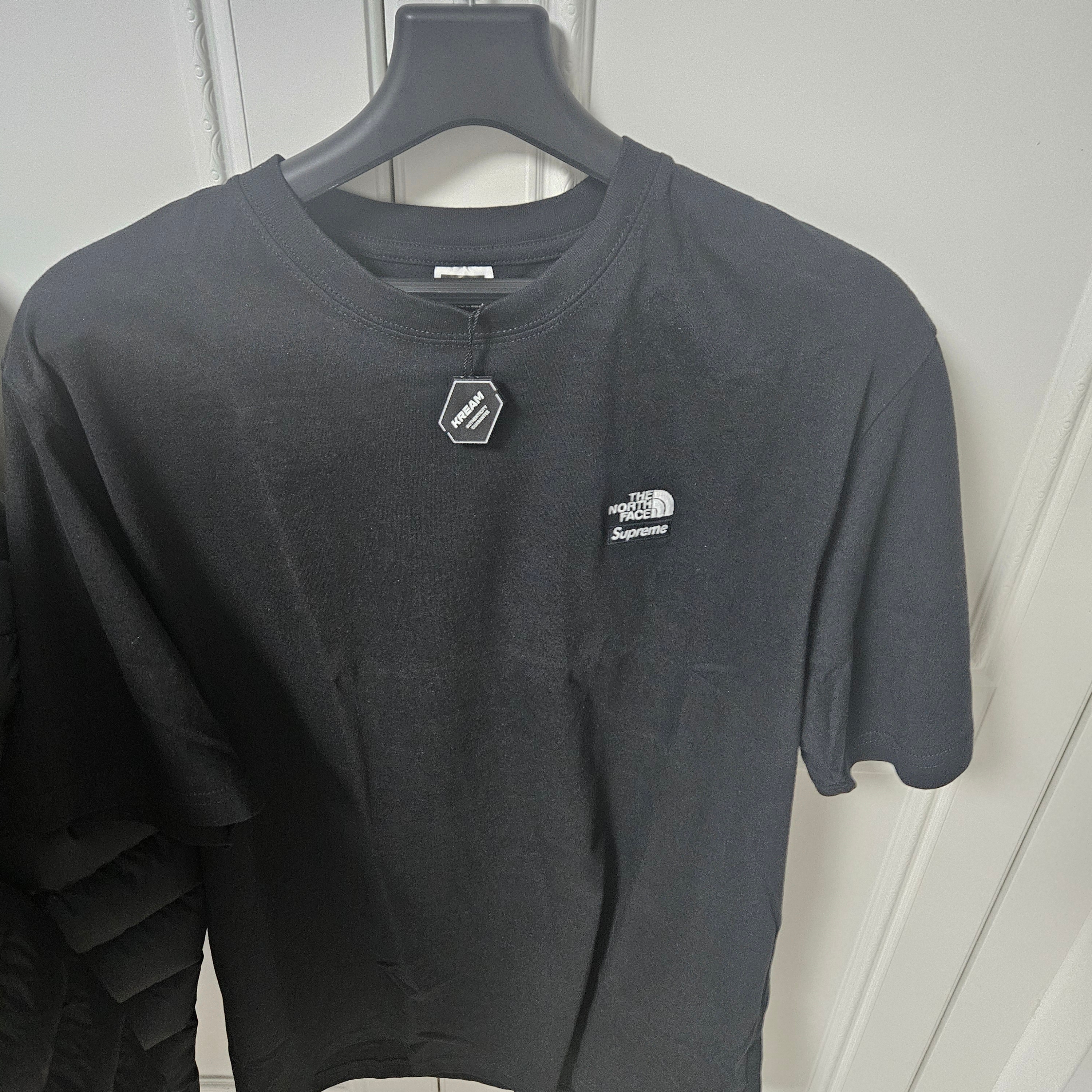 Supreme x The North Face Bandana T-Shirt Black - 22SS 착용 스타일