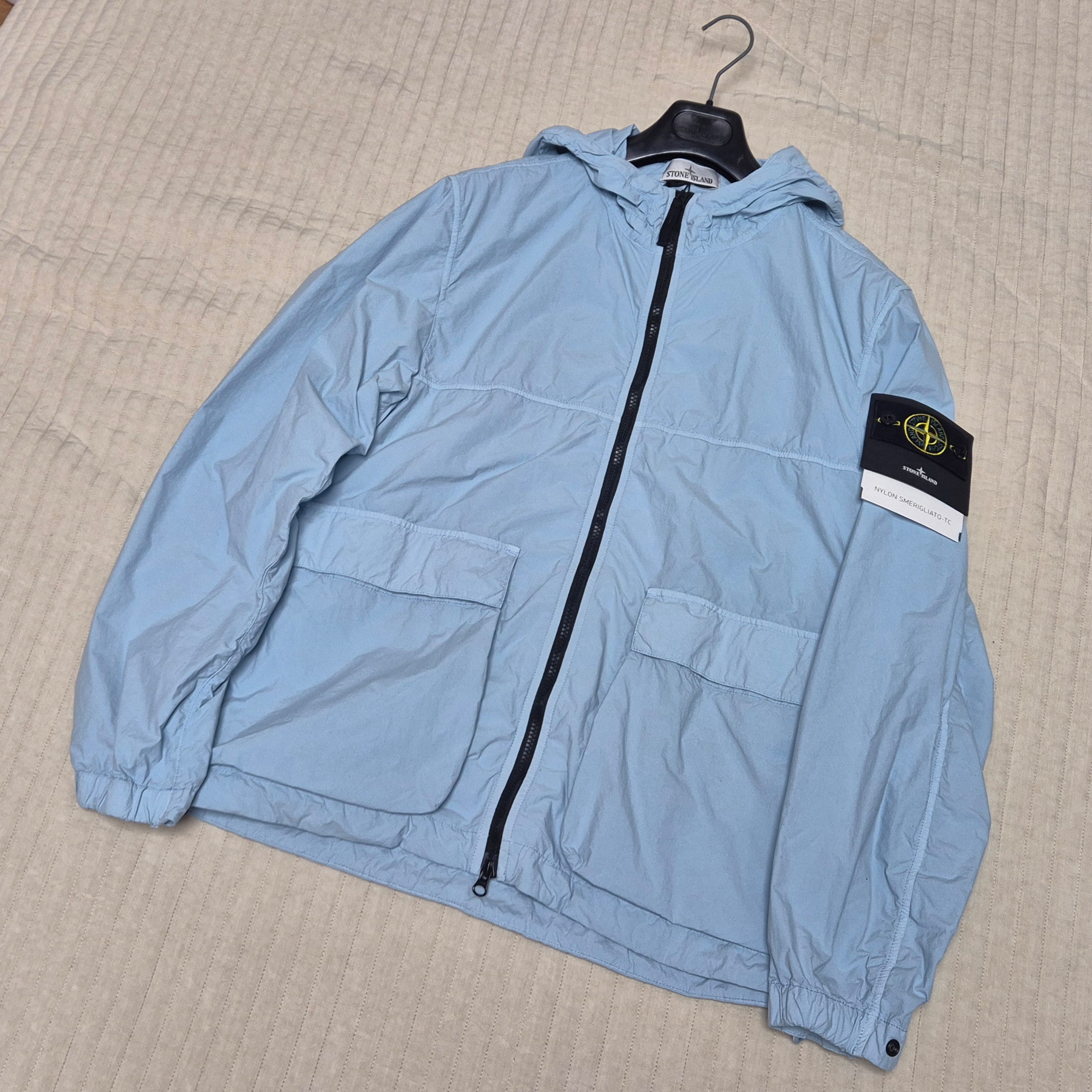Stone Island 4100112 Nylon Smerigliato-TC Short Hooded Parka with Anti-Drop Dust Blue - 26SS 착용 스타일 - 2