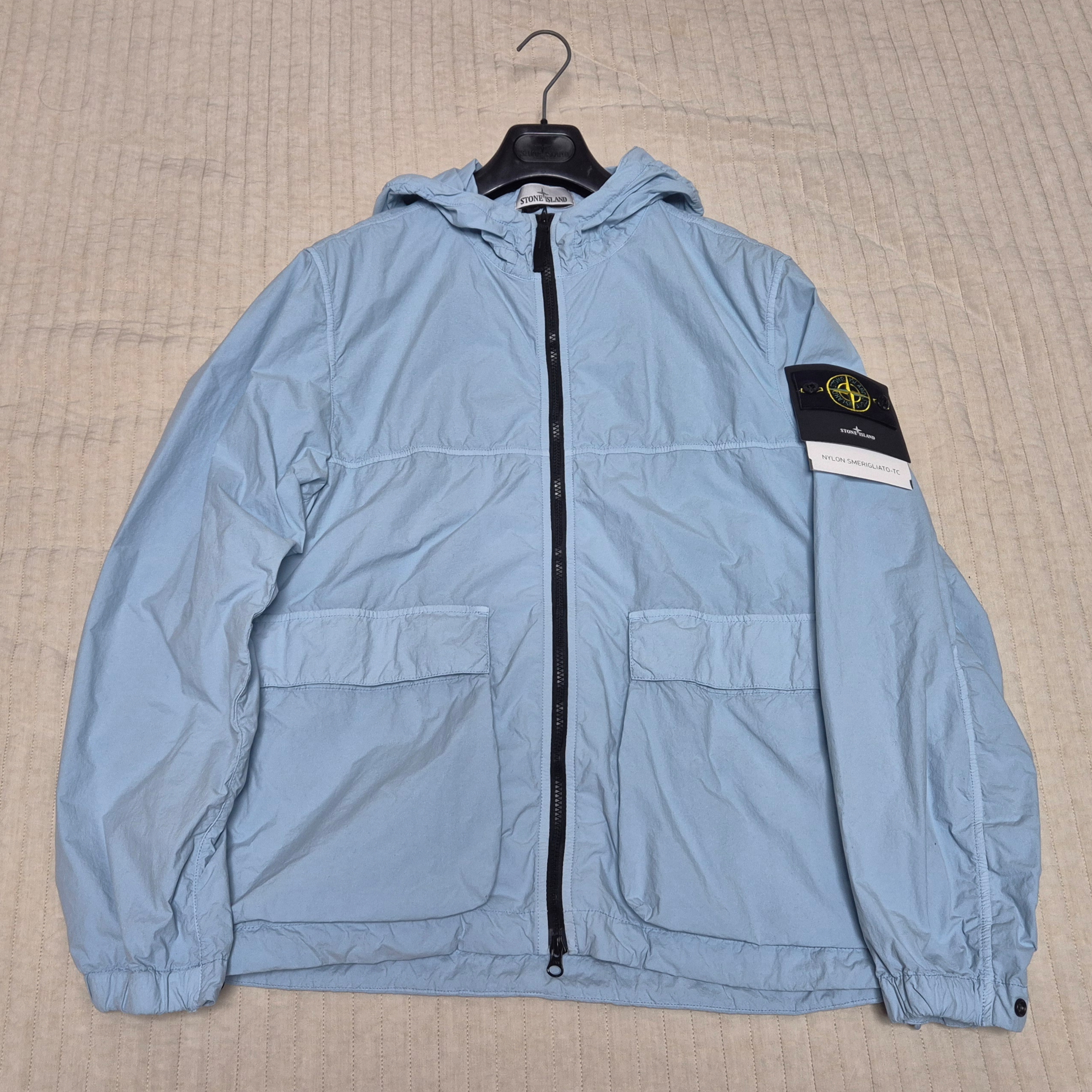 Stone Island 4100112 Nylon Smerigliato-TC Short Hooded Parka with Anti-Drop Dust Blue - 26SS 착용 스타일 - 1
