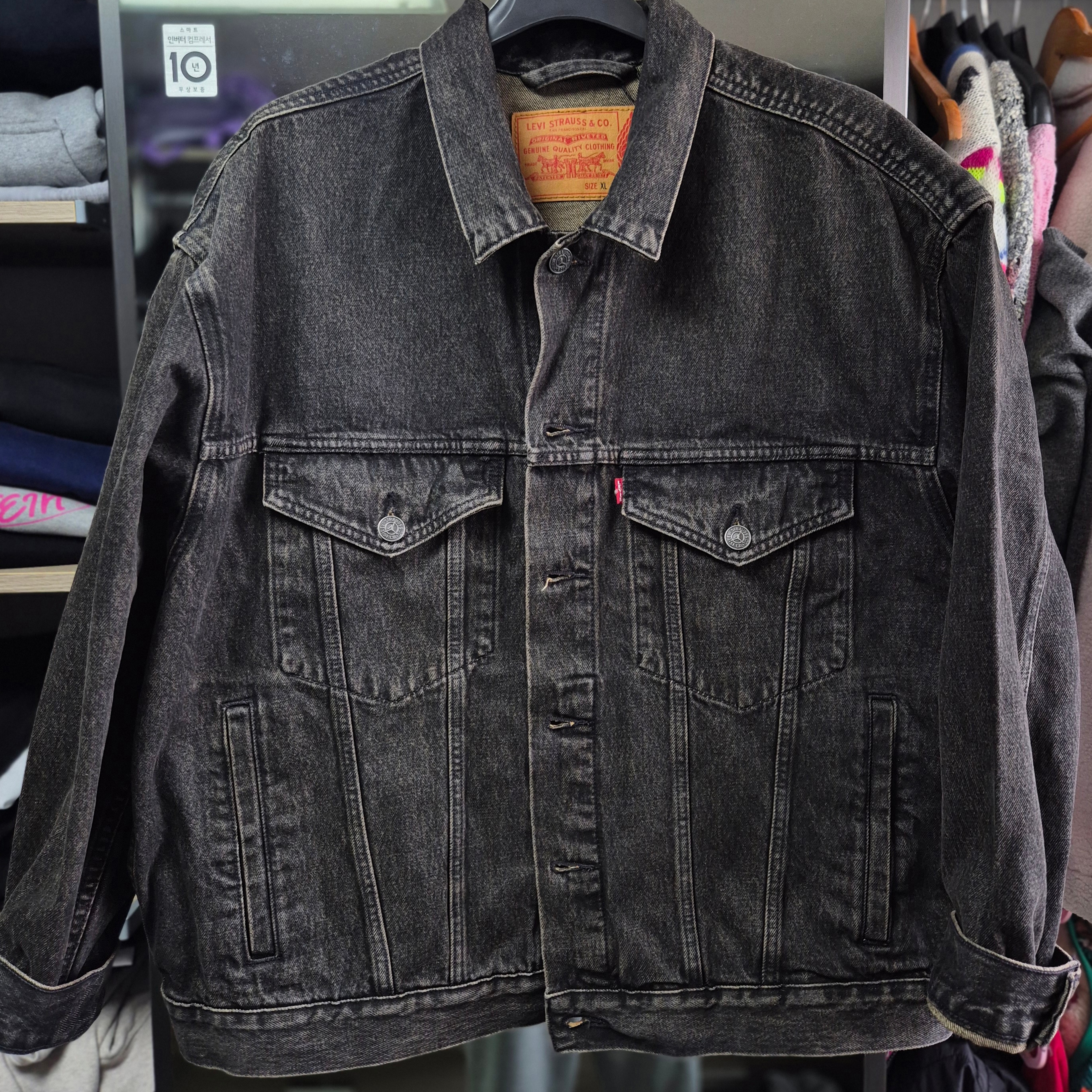 Levi's x Jordan Type III Trucker Black 착용 스타일 - 1