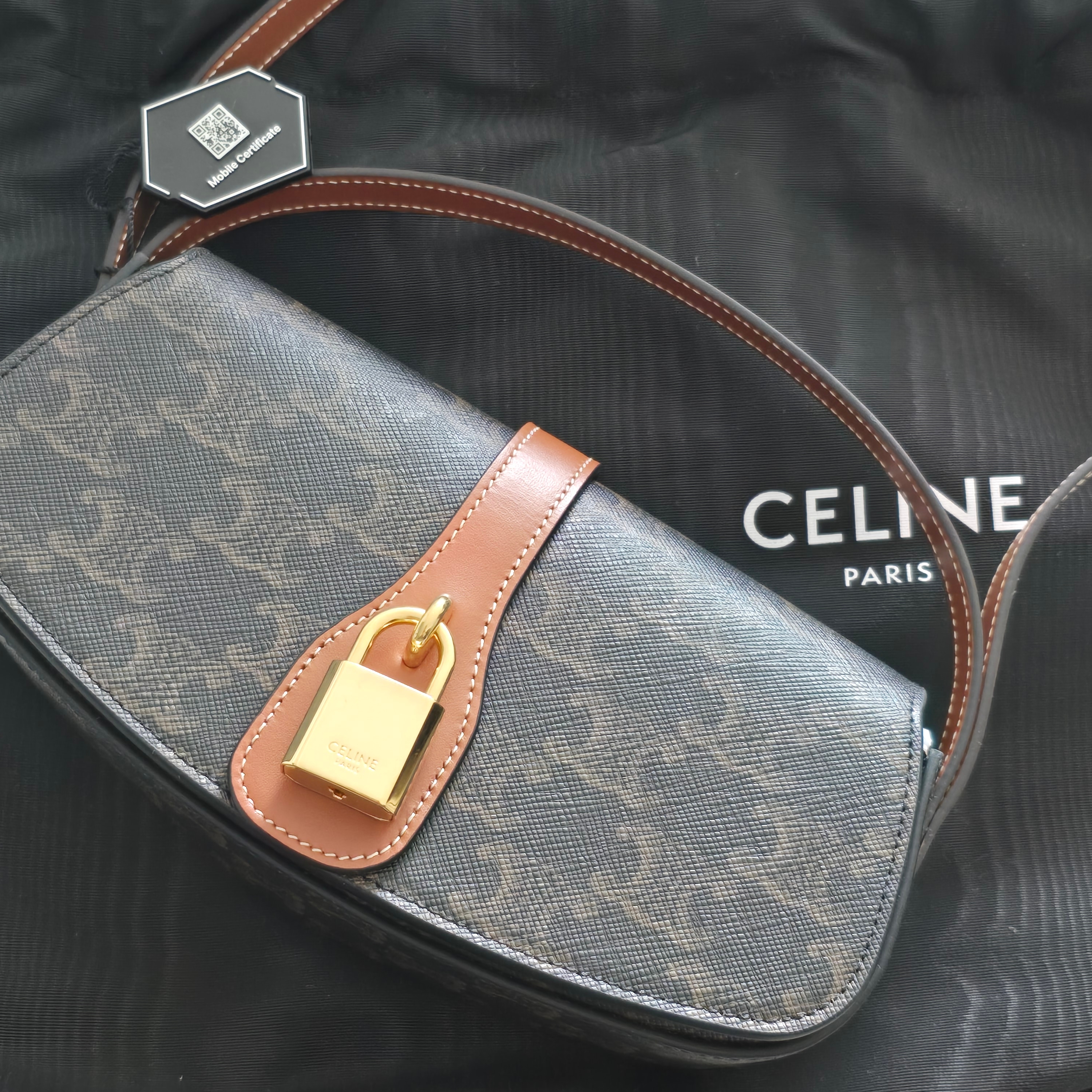 Celine Clutch On Strap Tabou in Triomphe Canvas Calfskin Tan 착용 스타일