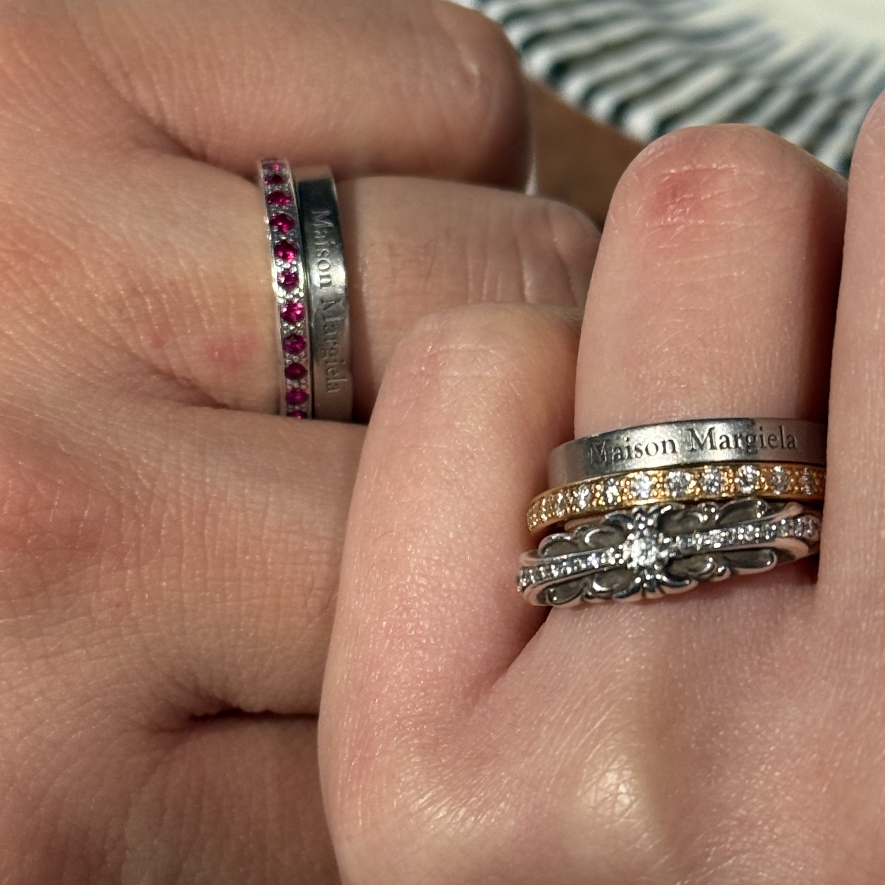 Maison Margiela Logo Ring Palladium, Chrome Hearts Baby Classic Floral Cross Ring Silver 착용 스타일