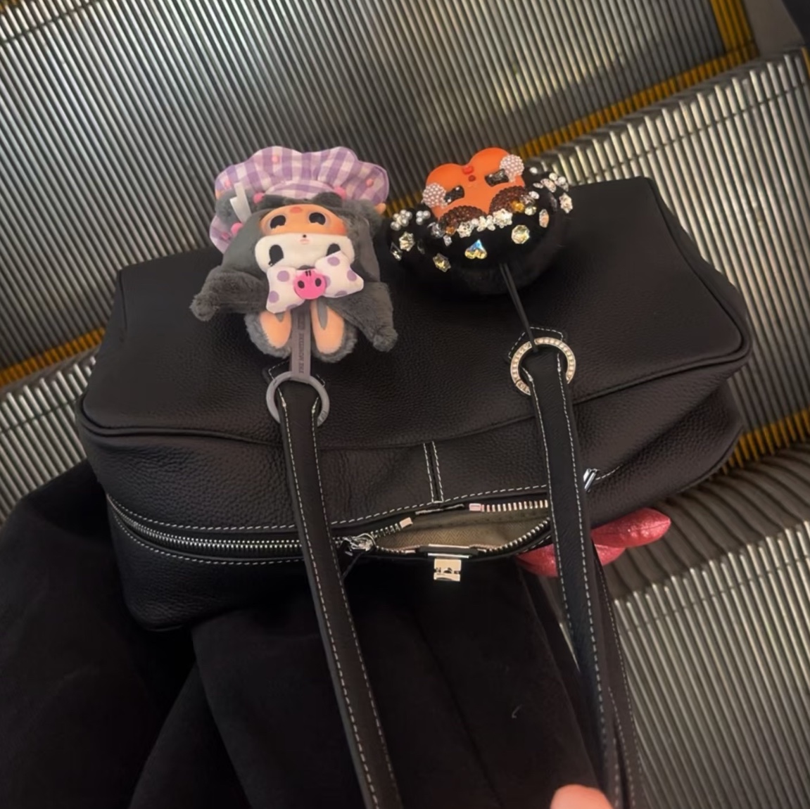 Pop Mart Labubu The Monsters x Hello Kitty And Friends Series Plush Pendant Kuromi (Opened Case) 착용 스타일