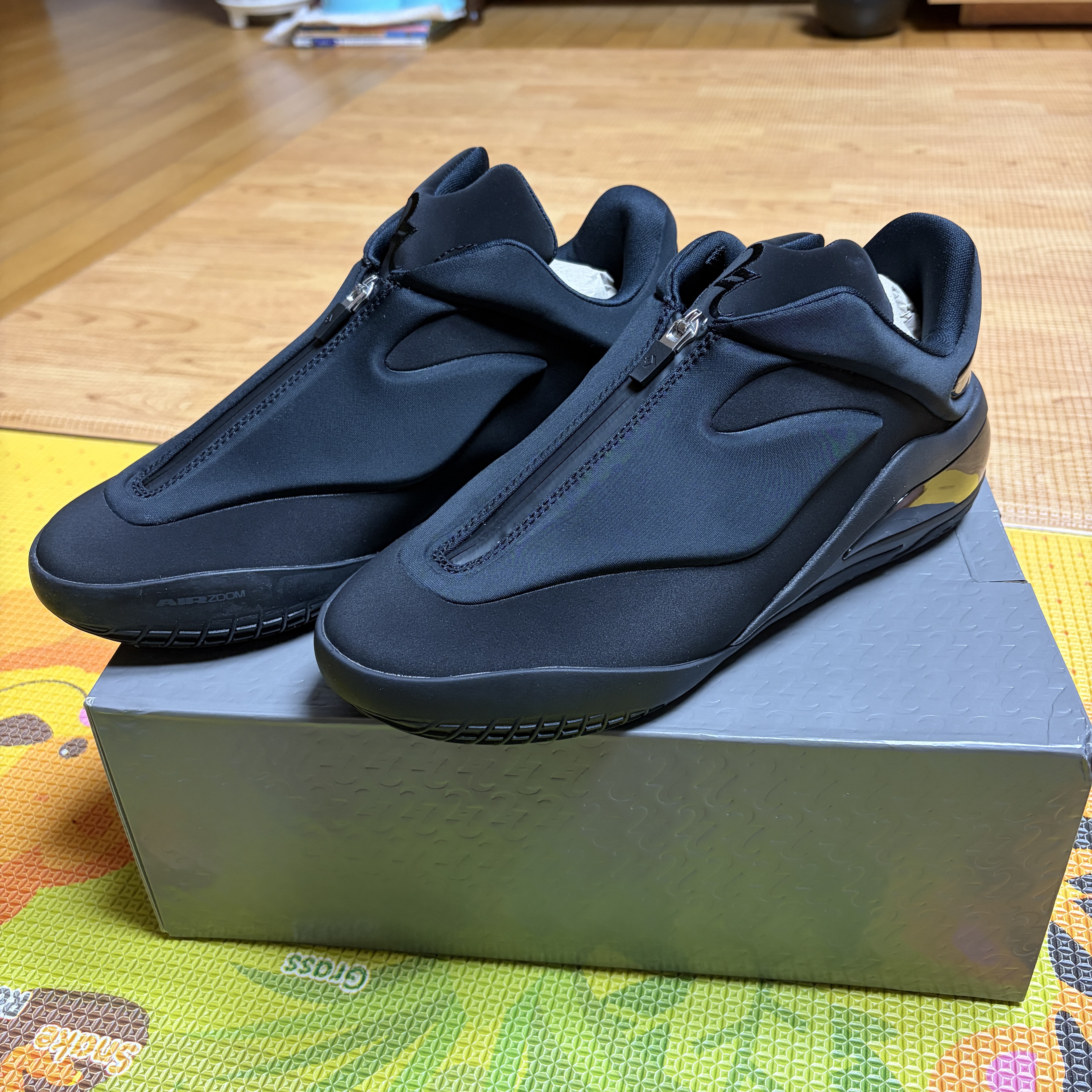 Converse x Shai 001 Charm Black 착용 스타일 - 1