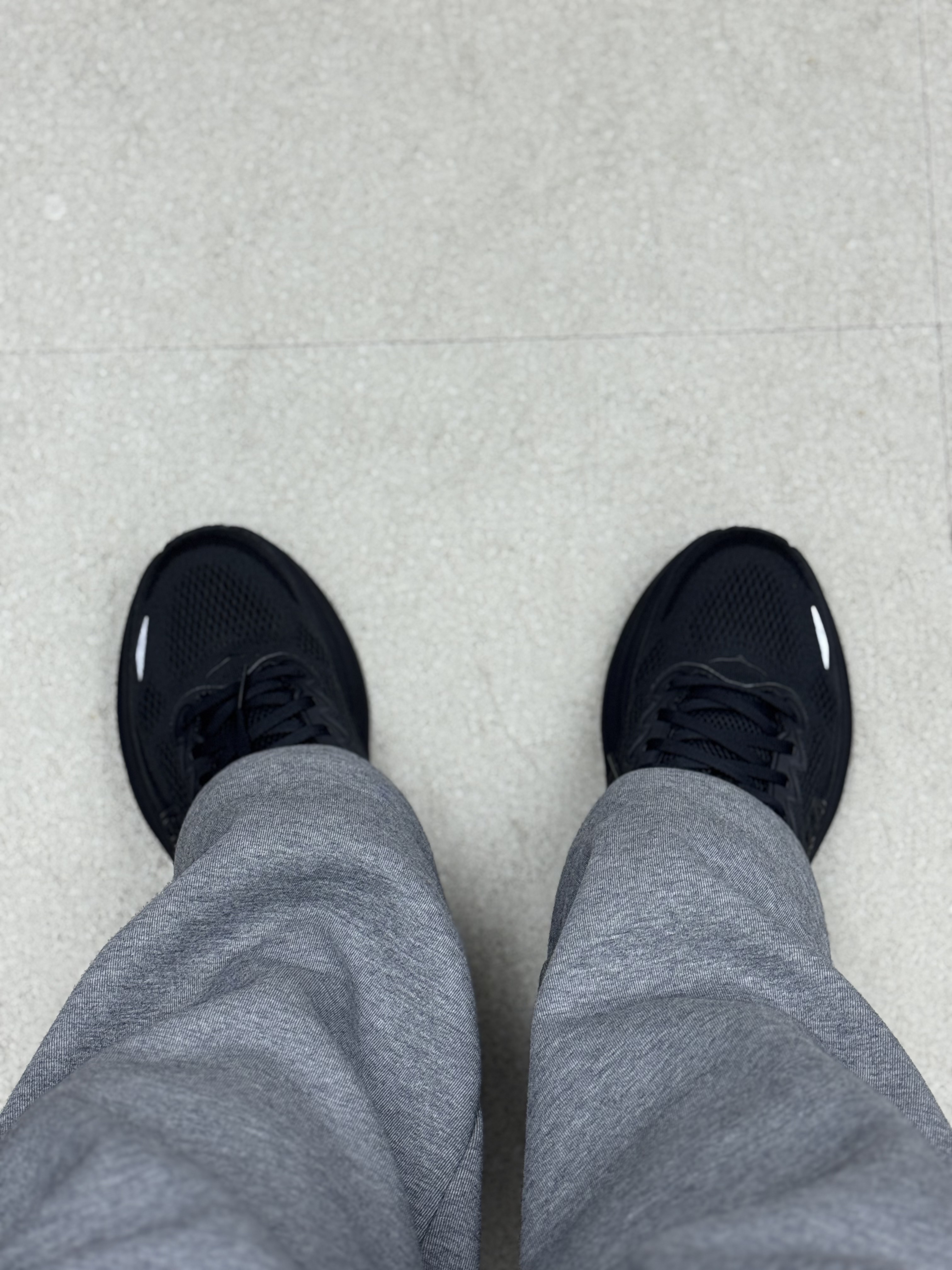 Hoka Bondi 9 Black - Regular 착용 스타일 - 3