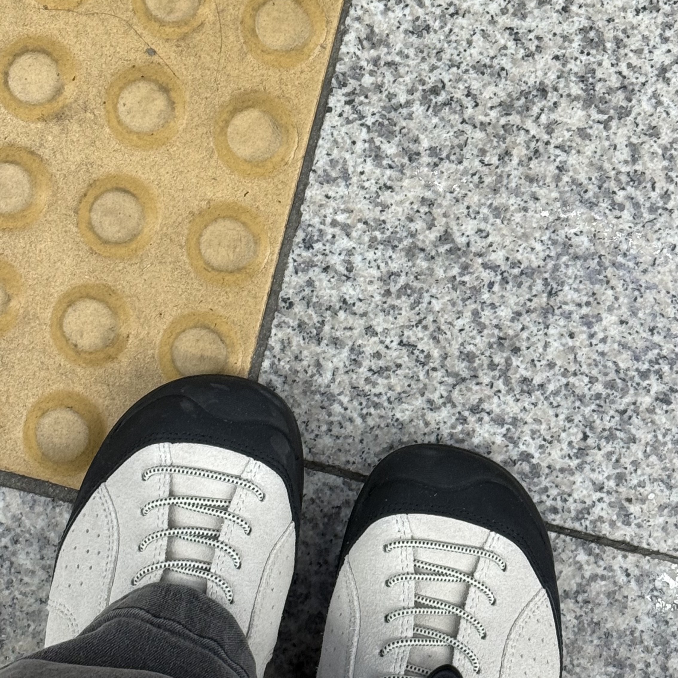 (W) Keen Jasper Rocks SP Sneaker Birch Black 착용 스타일