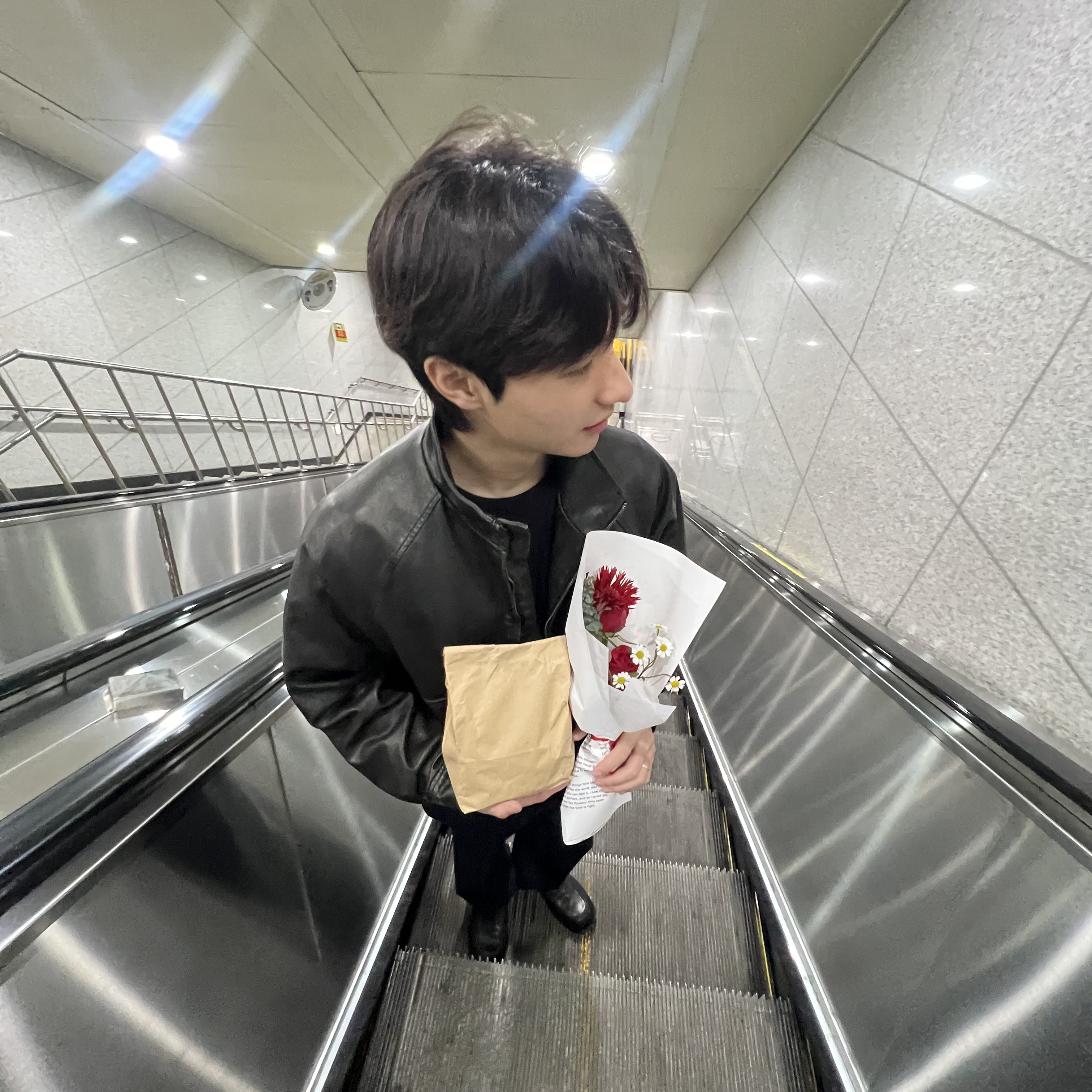 Kinchi Foat - 505 (a) Black, Uniqlo x JW Anderson Straight Jean Blue - KR 착용 스타일 - 1