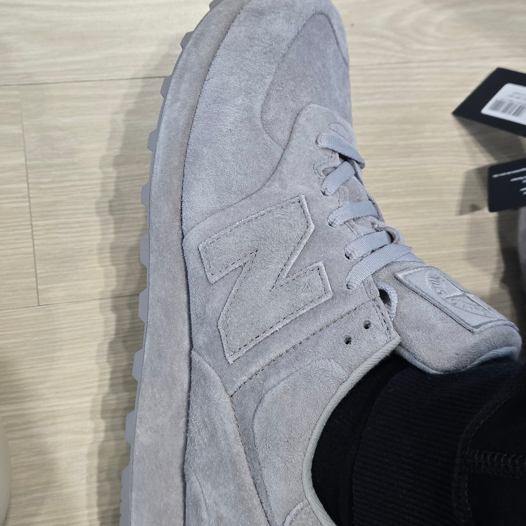 New Balance x Stone Island 574 Ghost Dust Grey 착용 스타일 - 3