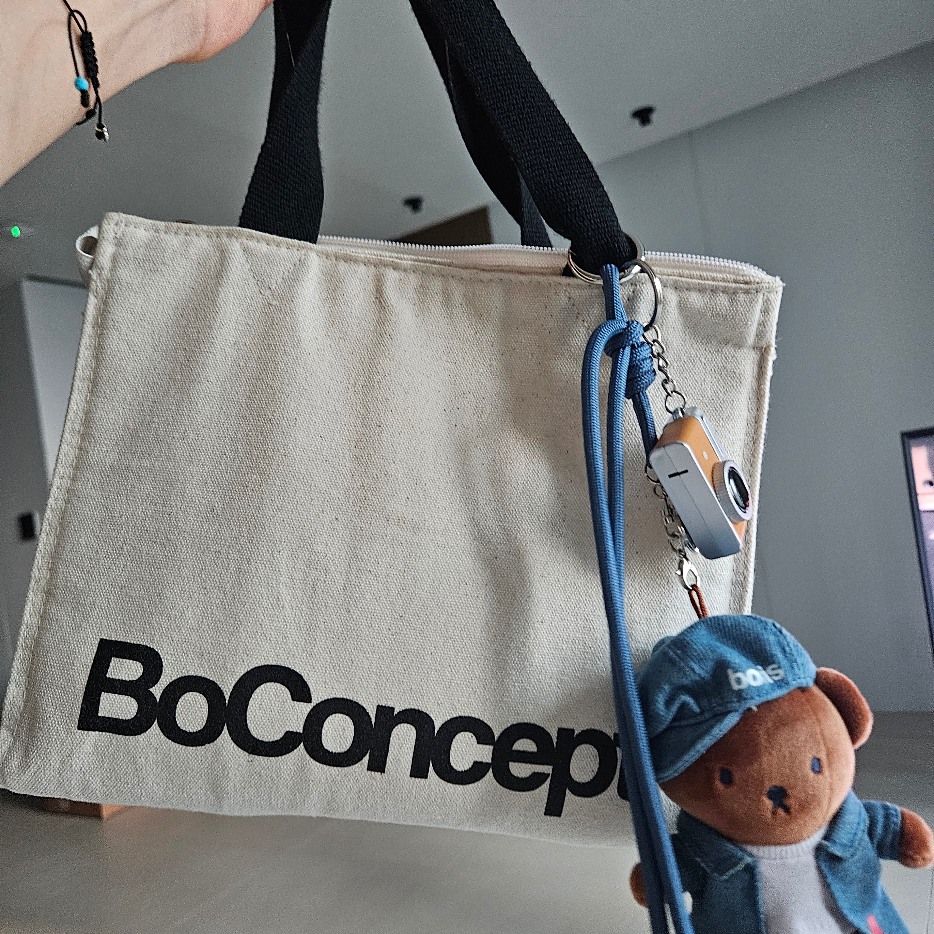 Miffy Seoul Denim Edition Boris Keyring 착용 스타일
