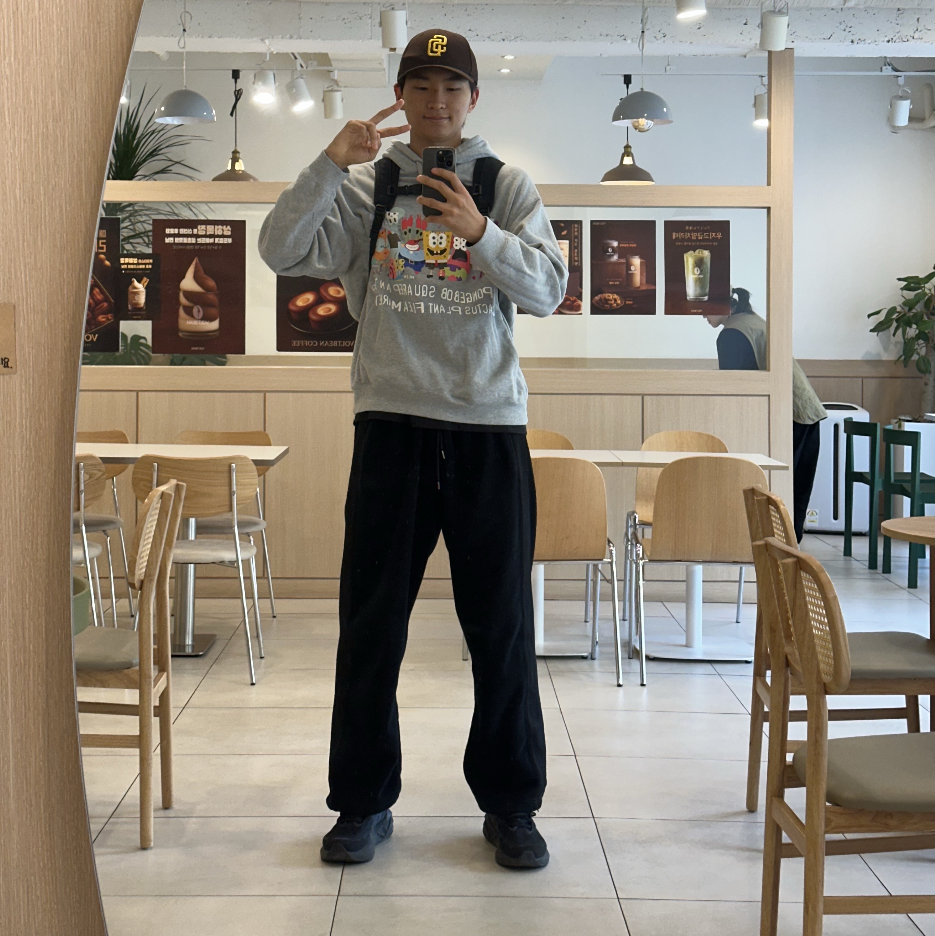 Asics Novablast 5 Black Carrier Grey - 2E Wide, Uniqlo x Needles Fleece Wide Pants Black - KR 착용 스타일