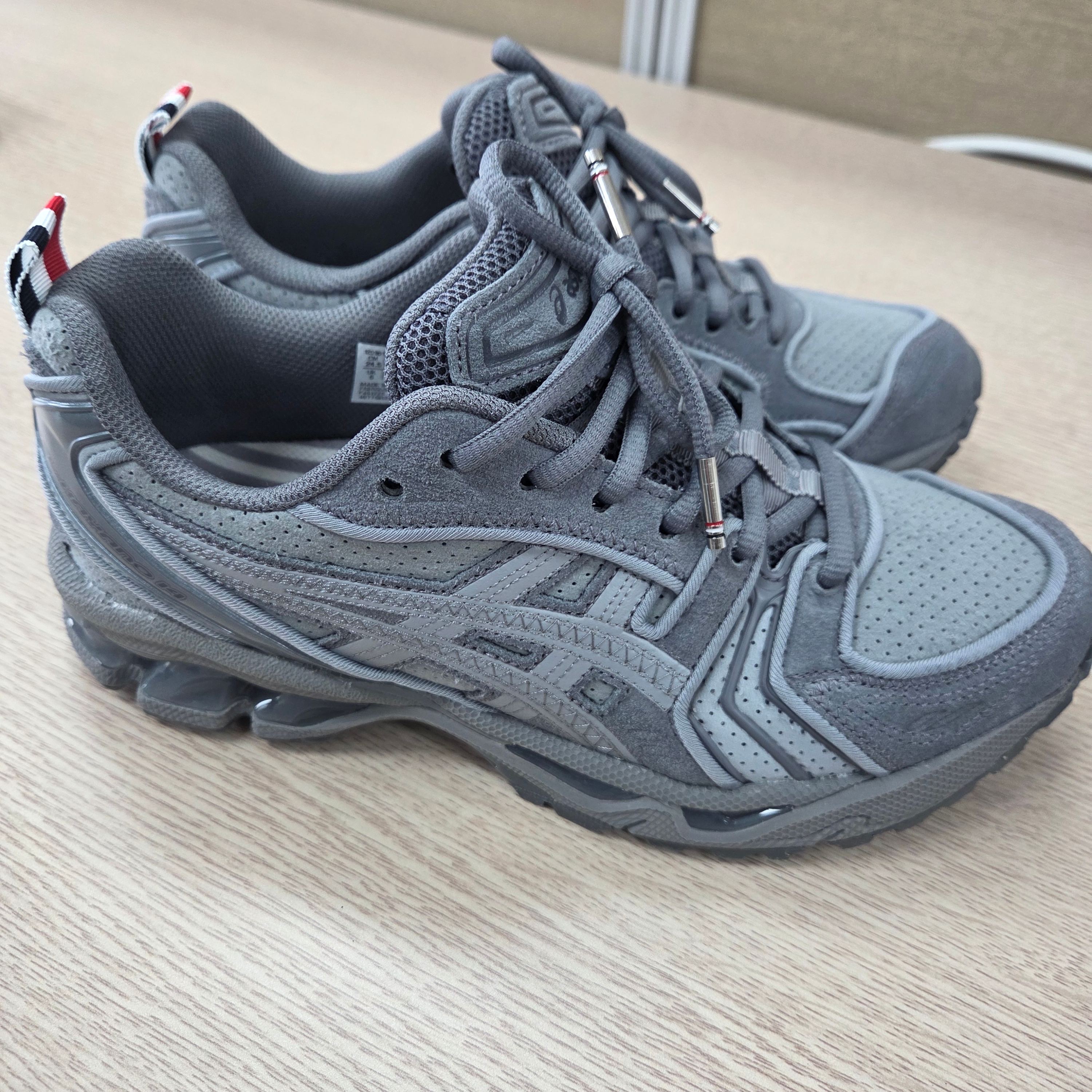 Asics x Thom Browne Gel-Kayano 14 Grey 착용 스타일