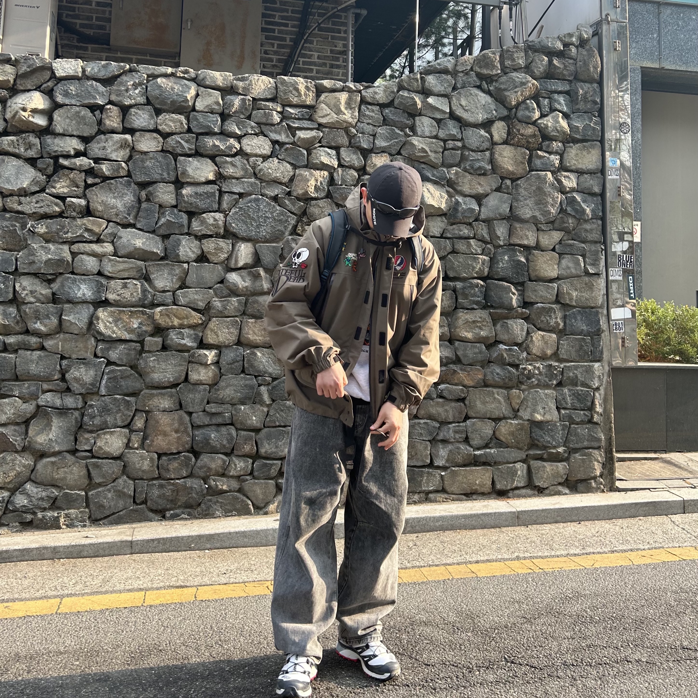 Thisisneverthat x GD Gore-Tex Windstopper 3L Iconography Jacket Mud, IAB Studio x Stranger Things HFC Crewneck Gray 착용 스타일 - 1