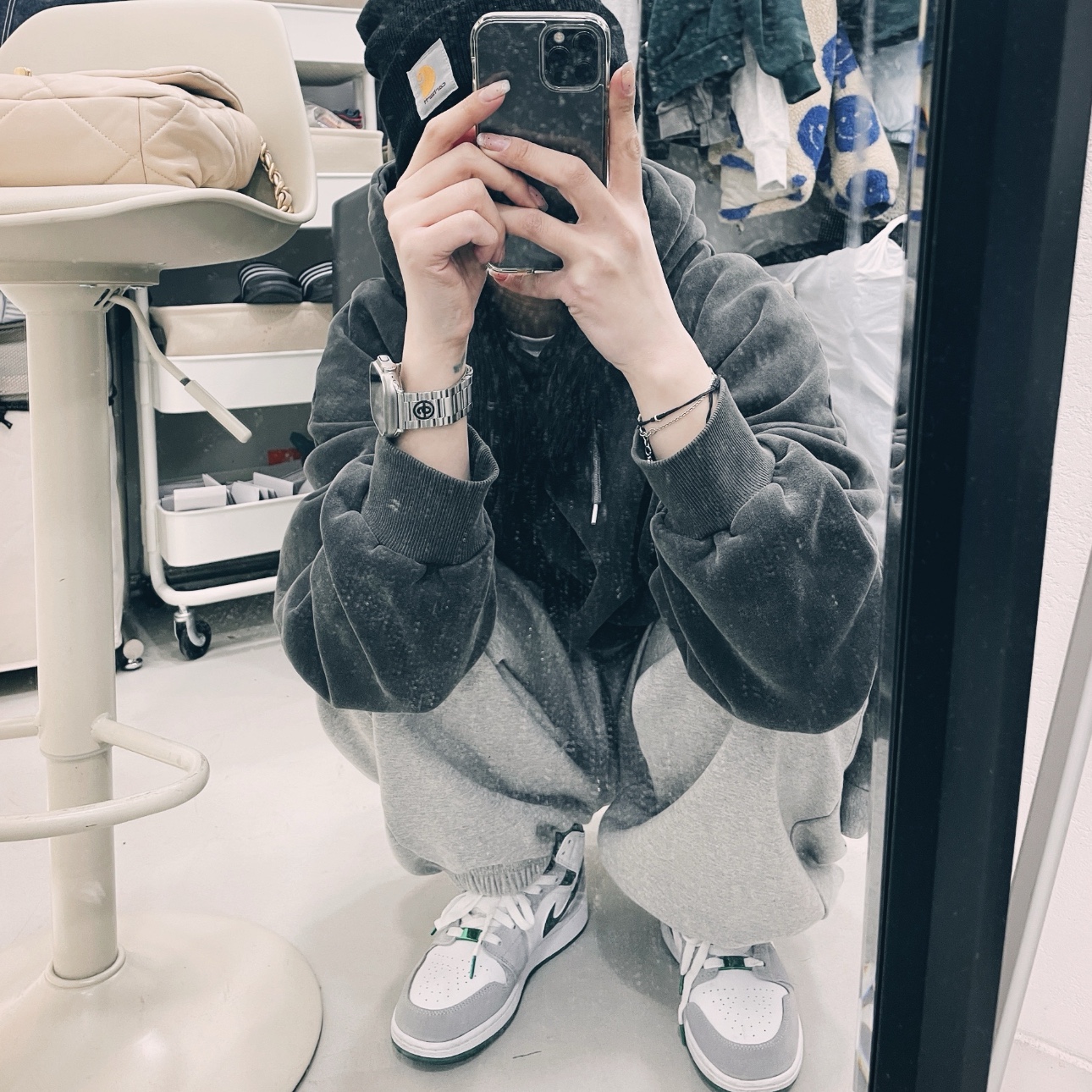 Jordan 1 Mid SE Pine Green Light Smoke Grey, Carhartt Knit Cuffed Beanie Black 착용 스타일