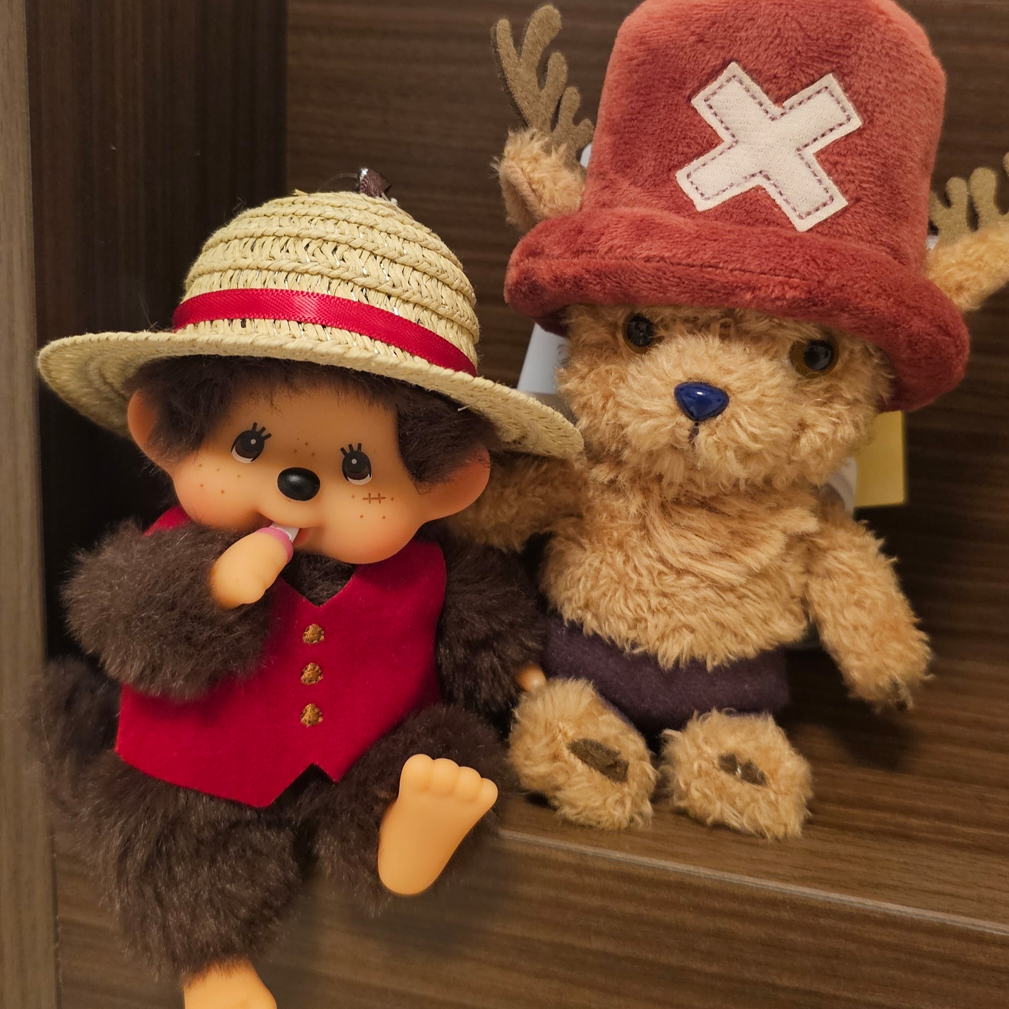 Monchhichi x One Piece Luffy Monchhichi Key Chain, Monchhichi x One Piece Chopper Mascot Key Chain 착용 스타일 - 2