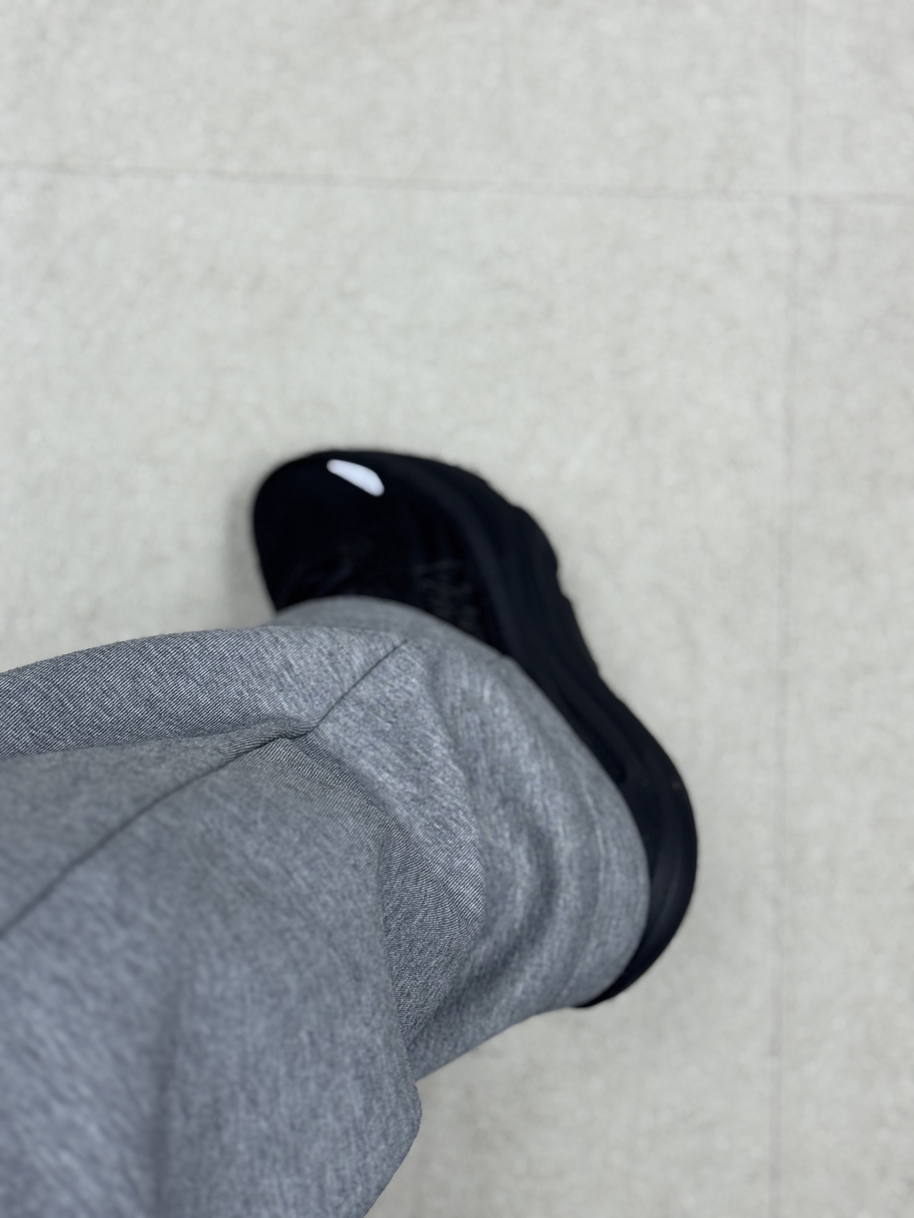 Hoka Bondi 9 Black - Regular 착용 스타일 - 2