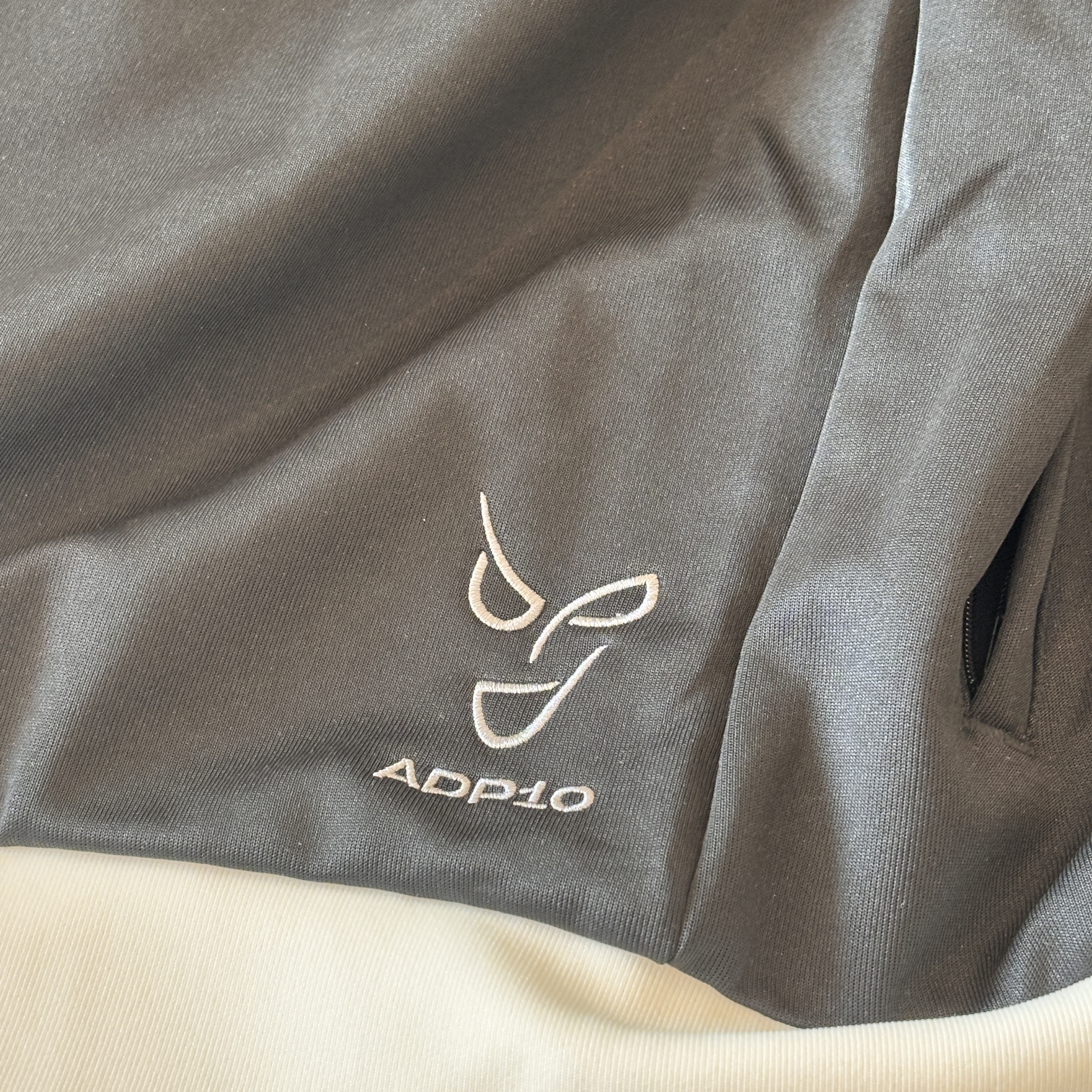 Adidas Originals Juventus FC Track Jacket Black - KR Sizing (Non Marking Ver.) 착용 스타일 - 3