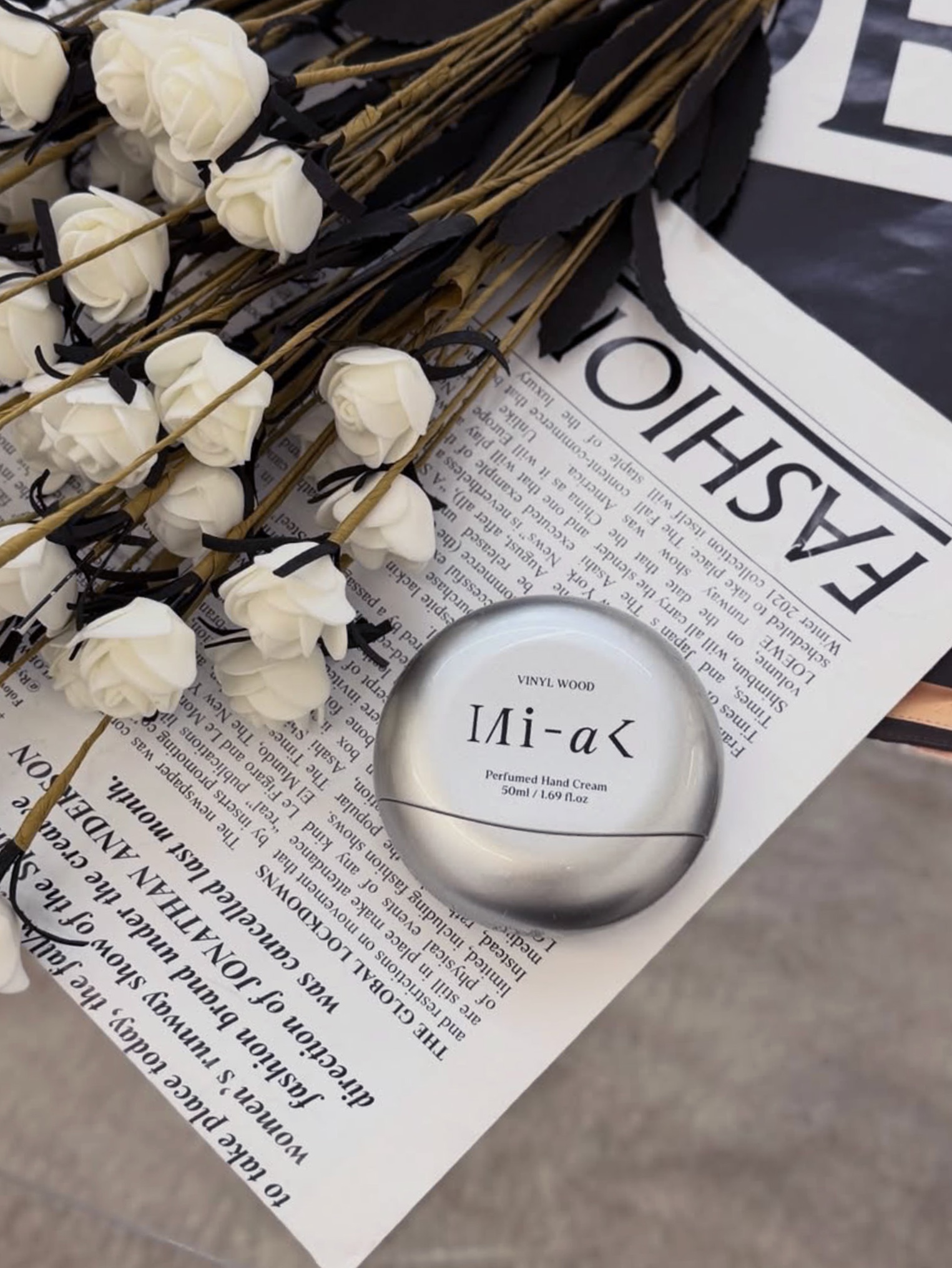 MIHAK VINYL WOOD Perfumed Hand Cream 50ml, [KREAM 단독] MIHAK Perfumed Hand Cream Duo Set 50ml 착용 스타일 - 2