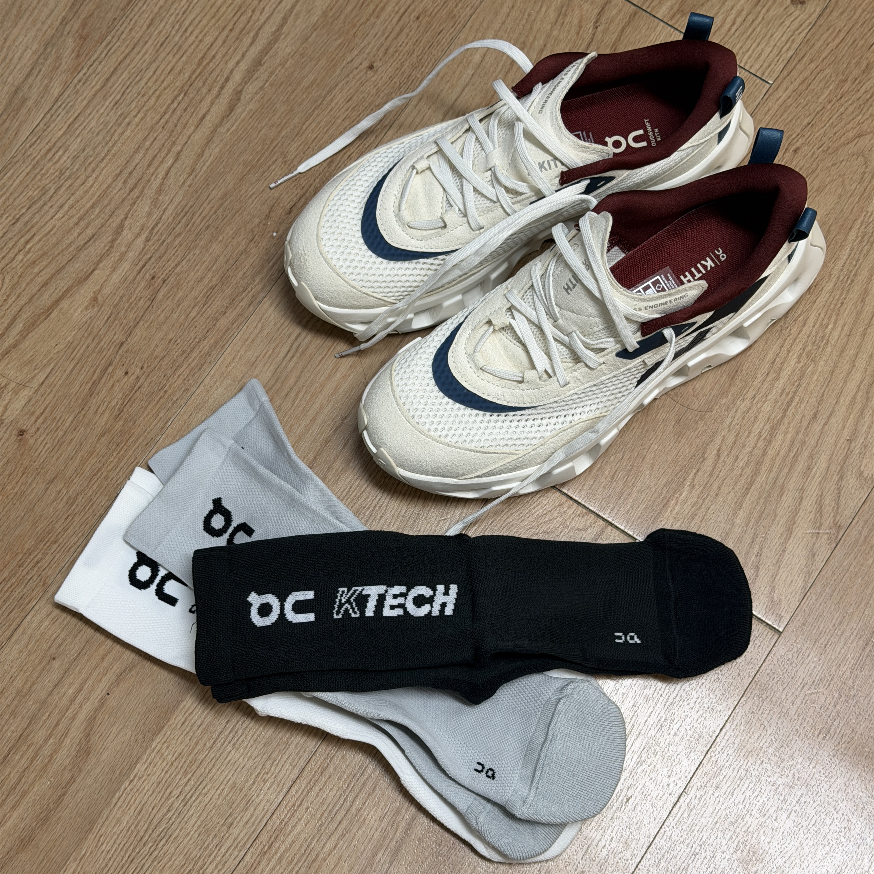 On Running x Kith K-Tech 2 White Real Teal 착용 스타일 - 2