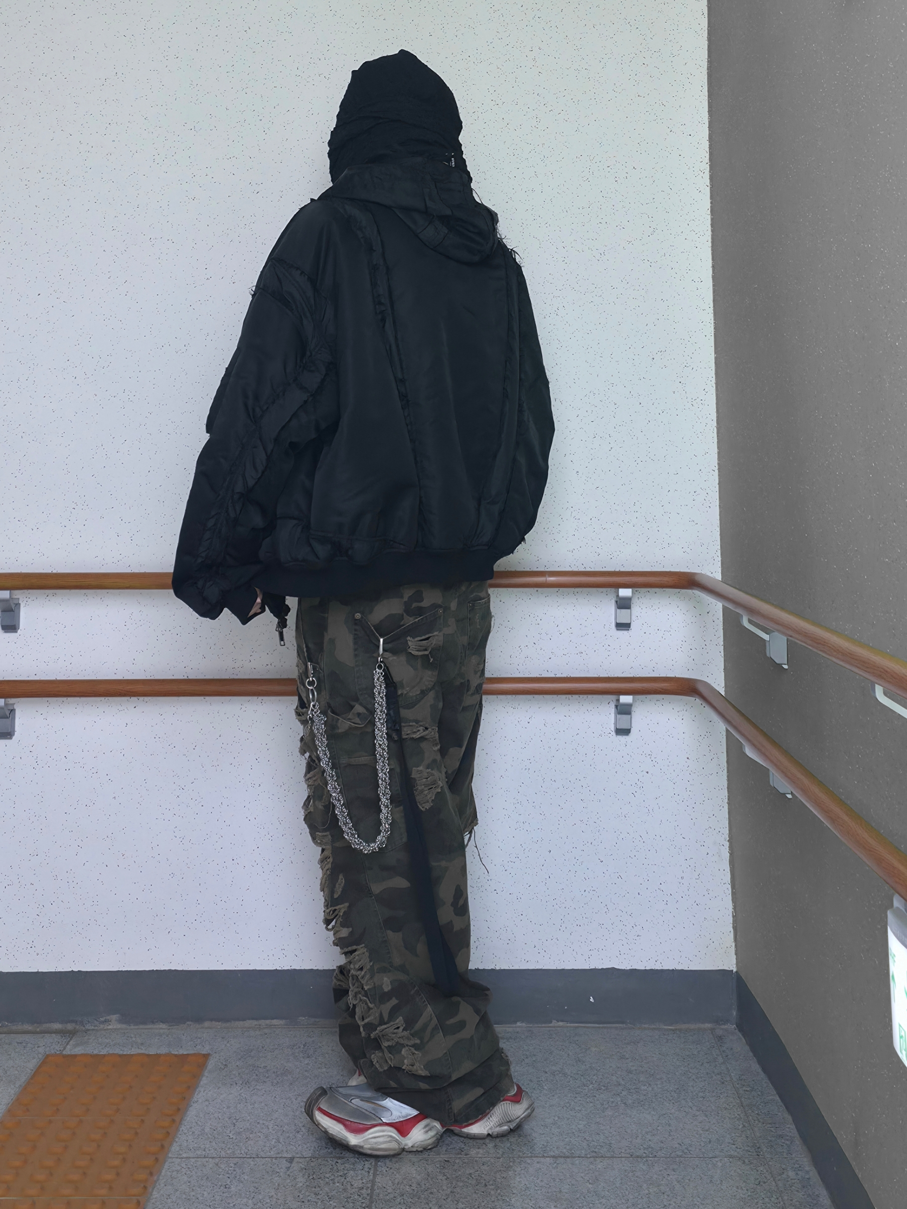 emostanceclub Double Layered Distressed Camo Pants Woodland Camo, Project G/R Reworked Hooded Bomber Jacket Black 착용 스타일 - 5