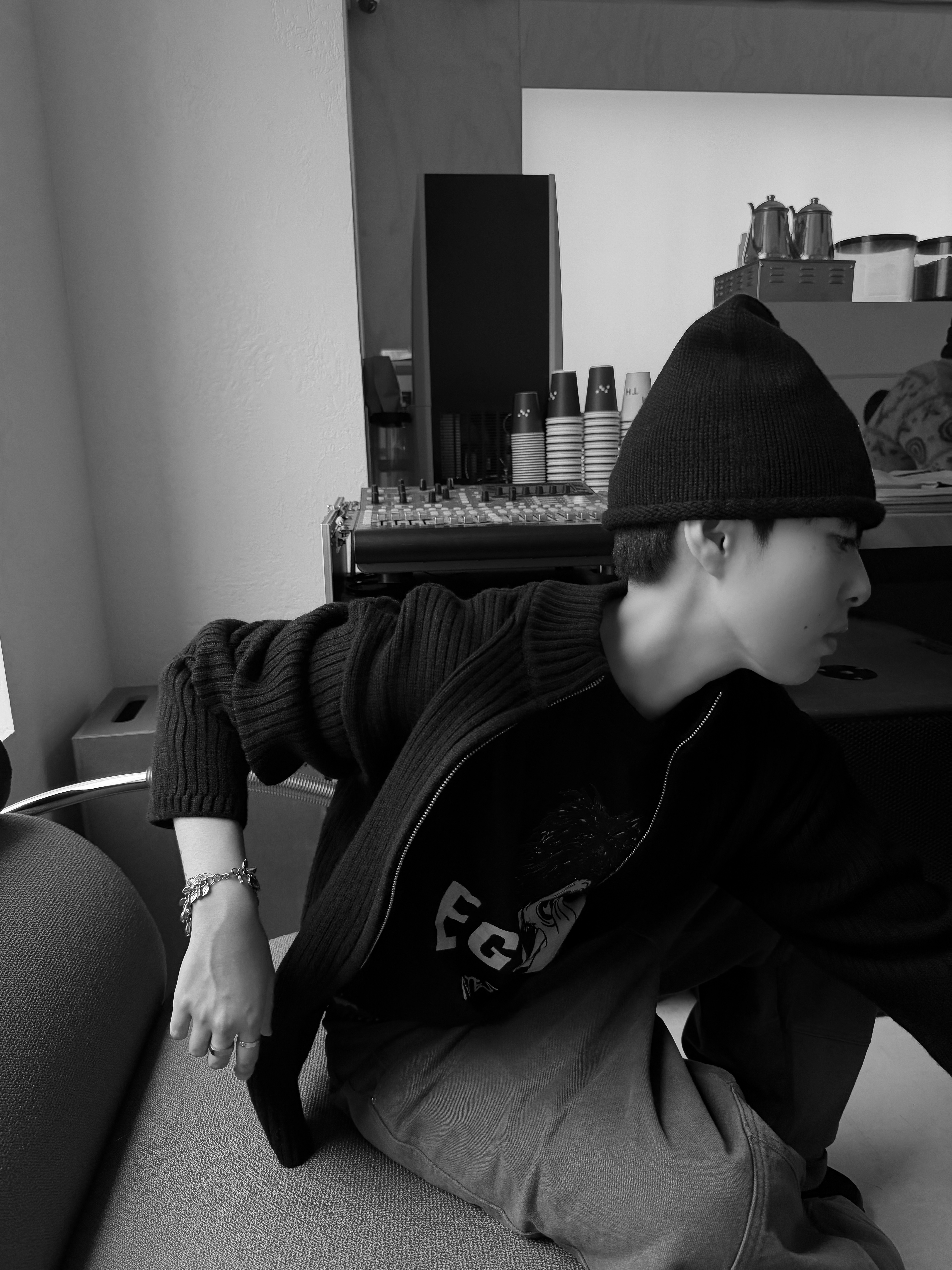 Farfromwhat Far High Neck Rib Knit Zip-Up_Black, Farfromwhat Far Double Waist Pants 착용 스타일 - 3
