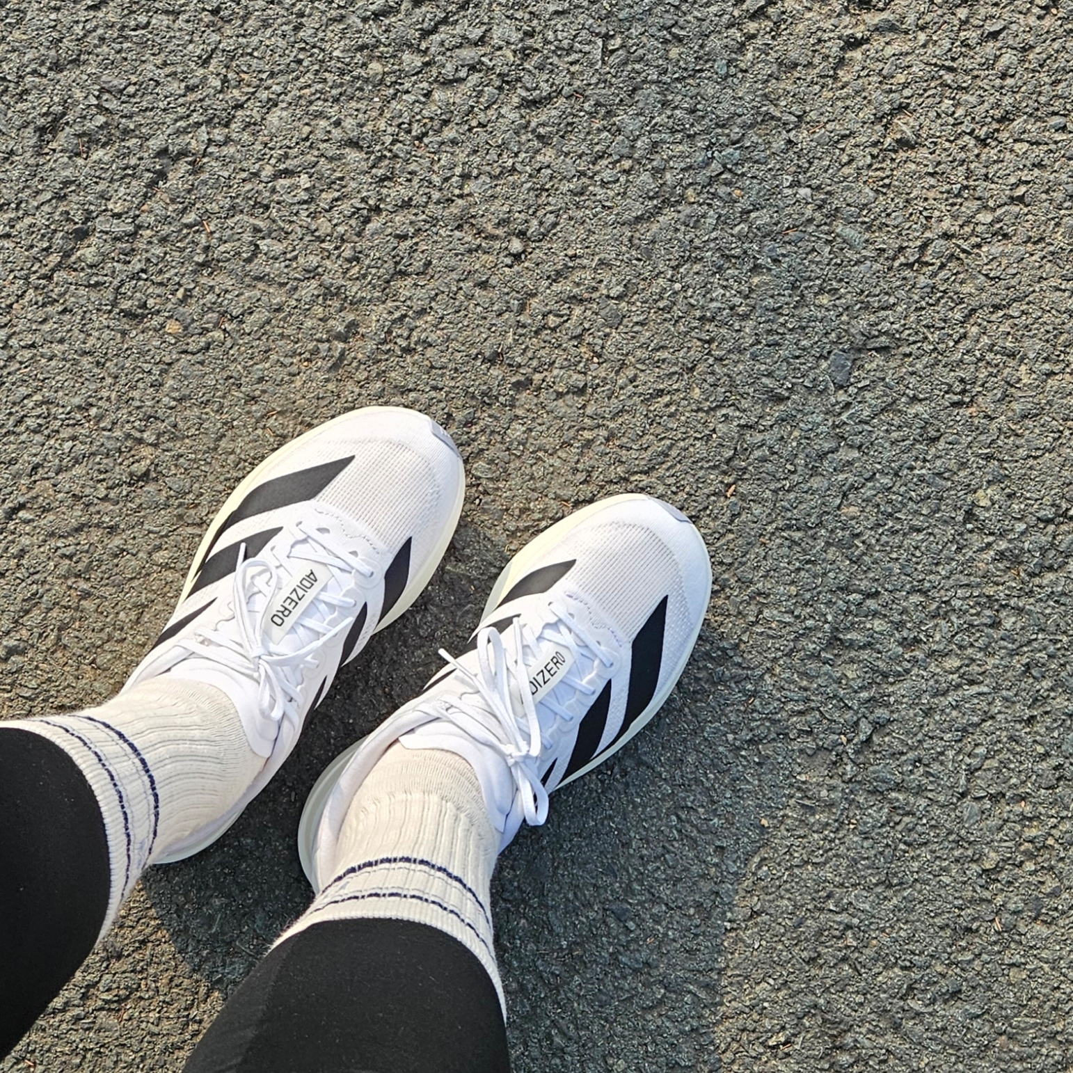 Adidas Adizero EVO SL Cloud White Core Black 착용 스타일 - 2