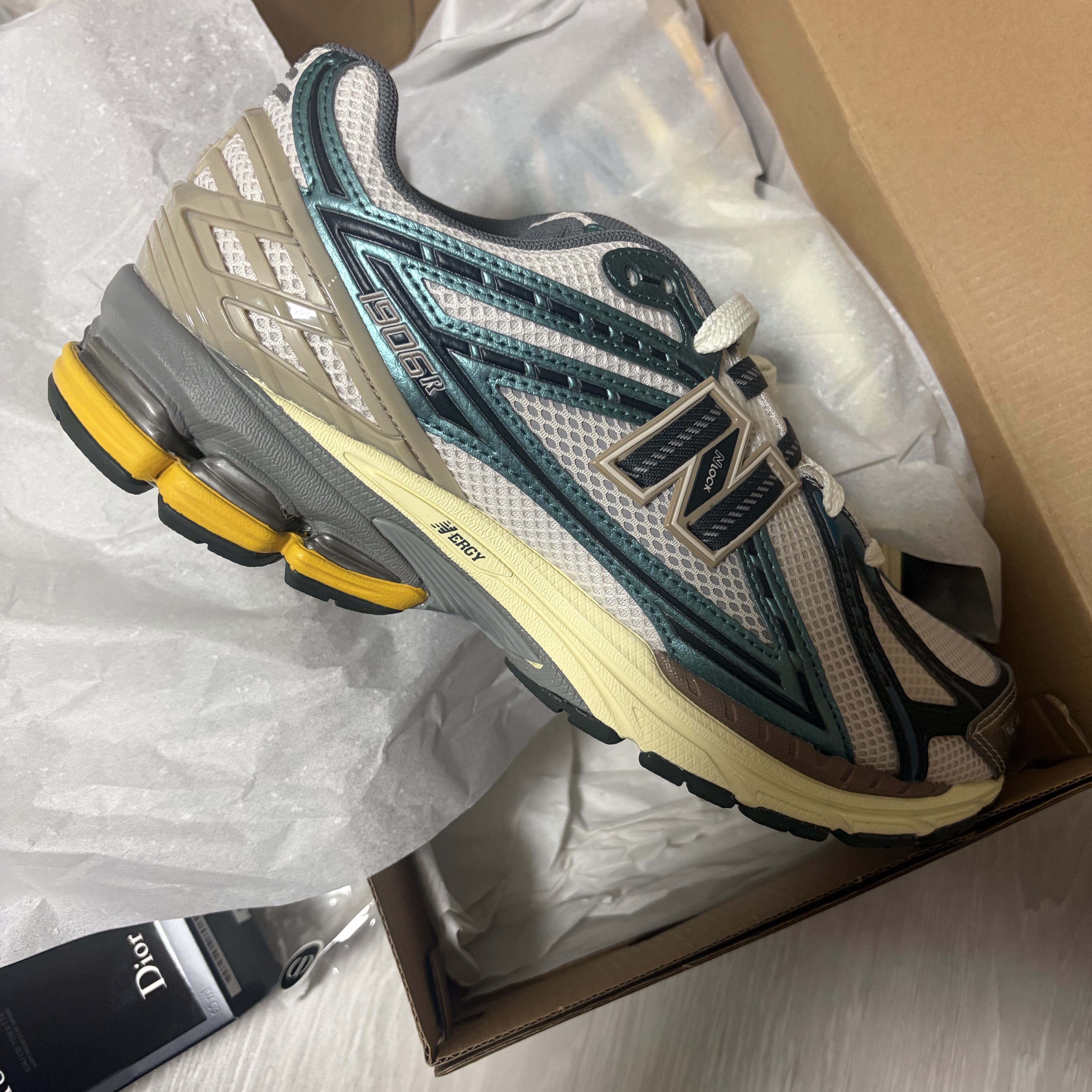 New Balance 1906R Metallic Teal 착용 스타일