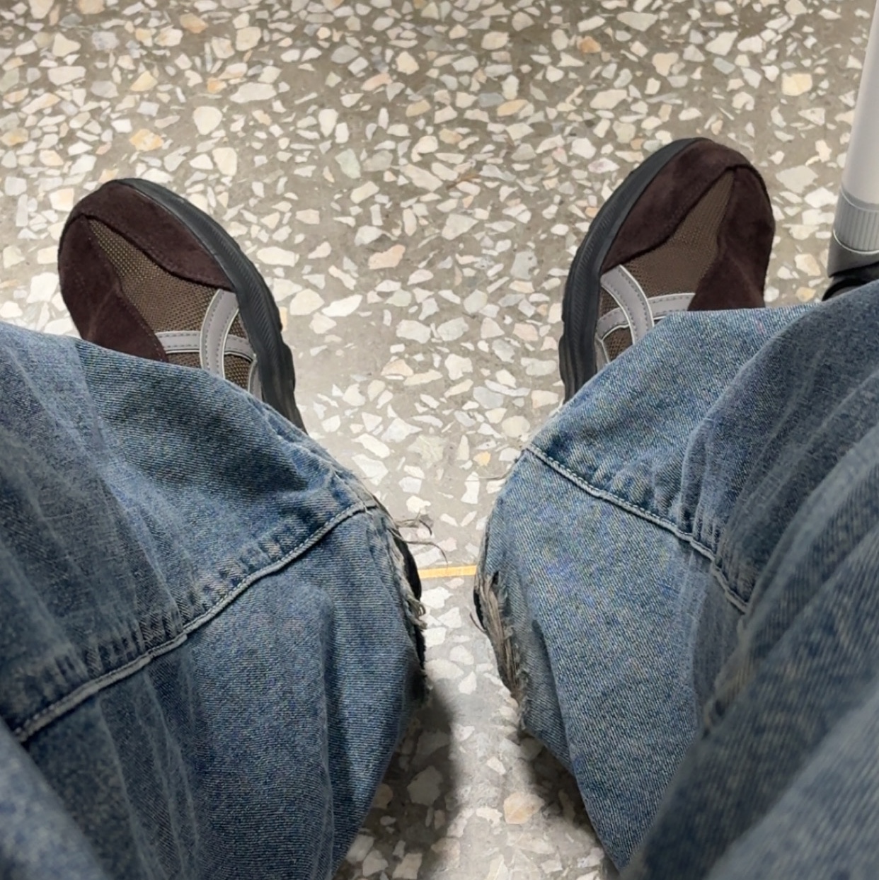 Asics Life Walker 010 Coffee - 3E Wide 착용 스타일