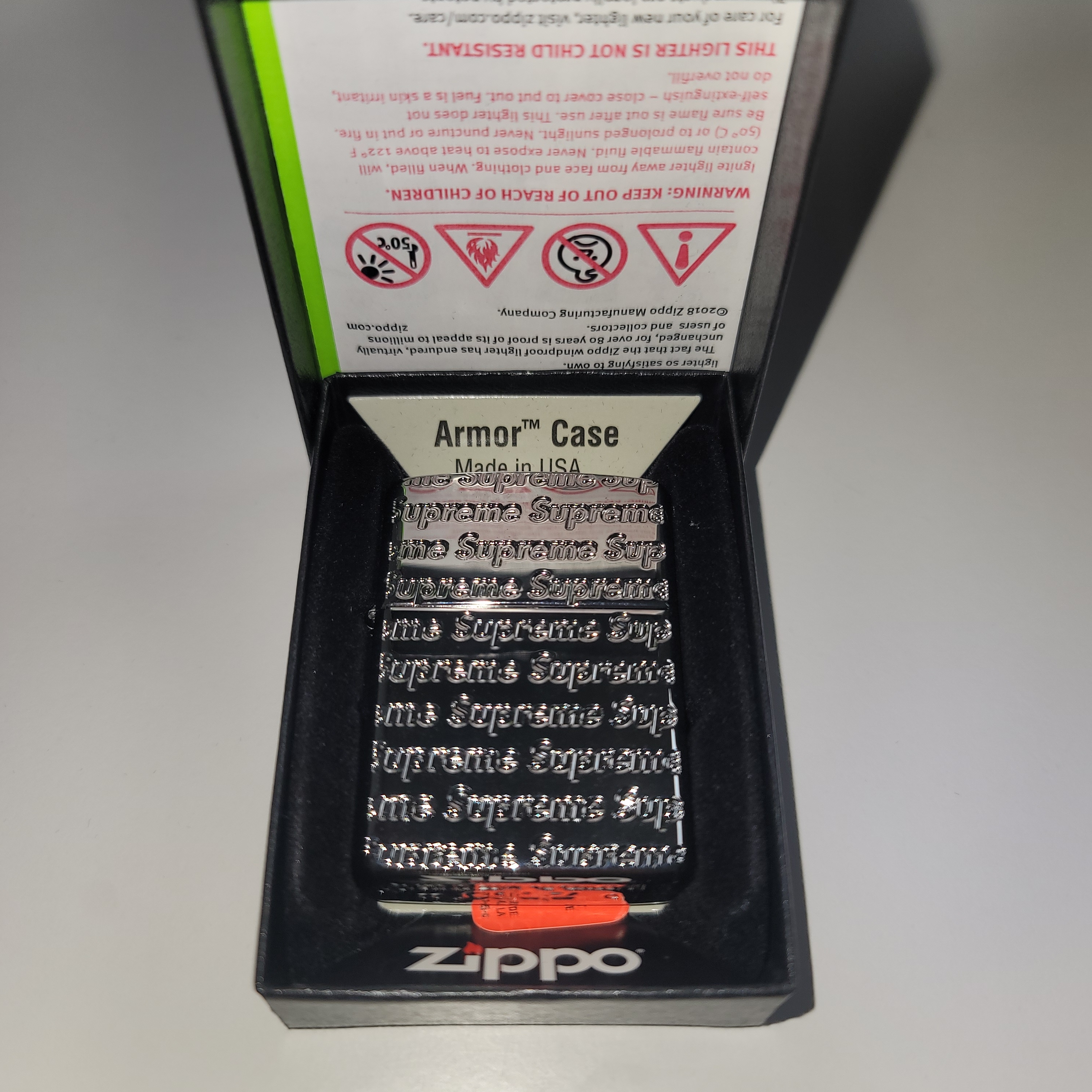 Supreme Repeat Engraved Zippo Silver - 22FW 착용 스타일