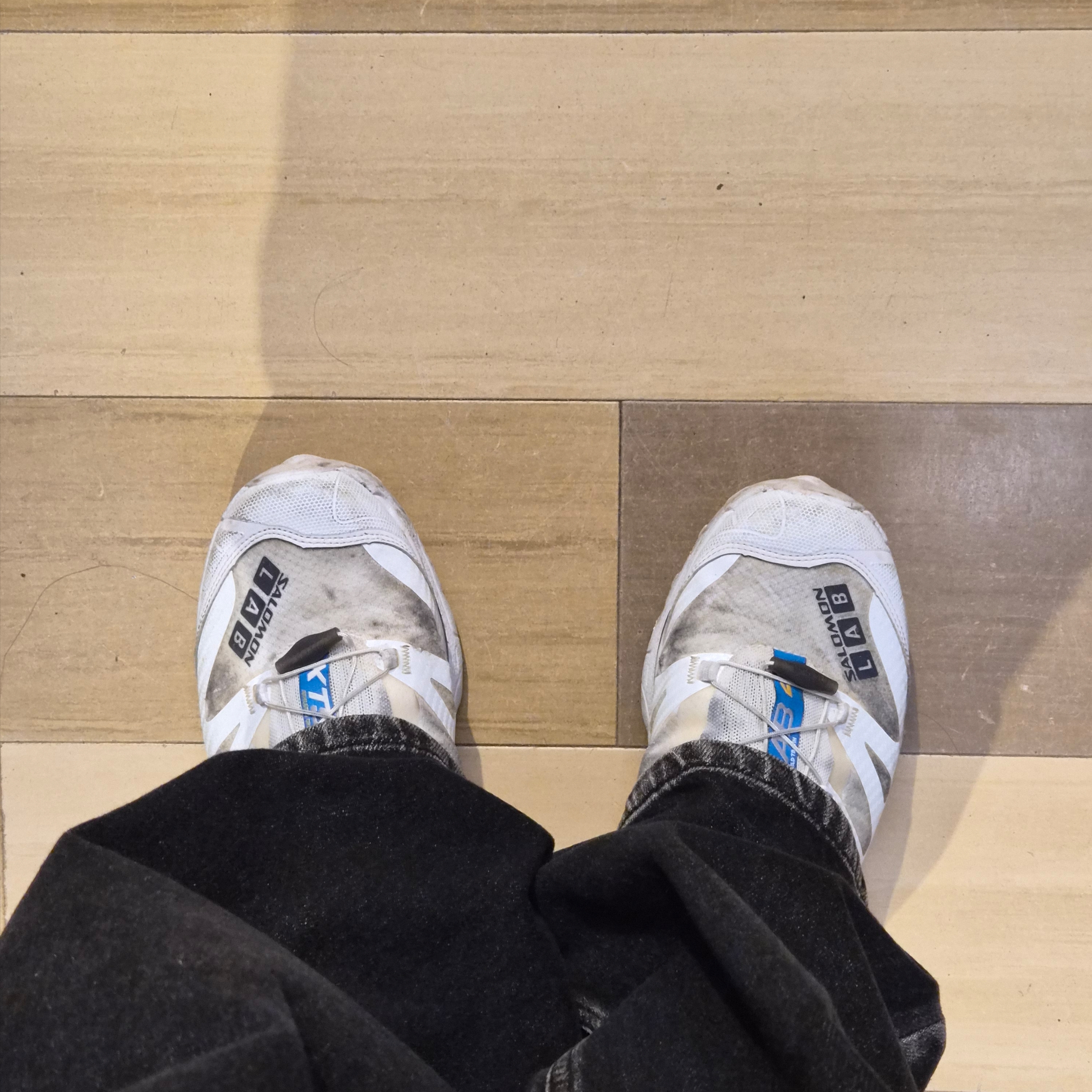 Salomon XT-4 White Lunar Rock 착용 스타일