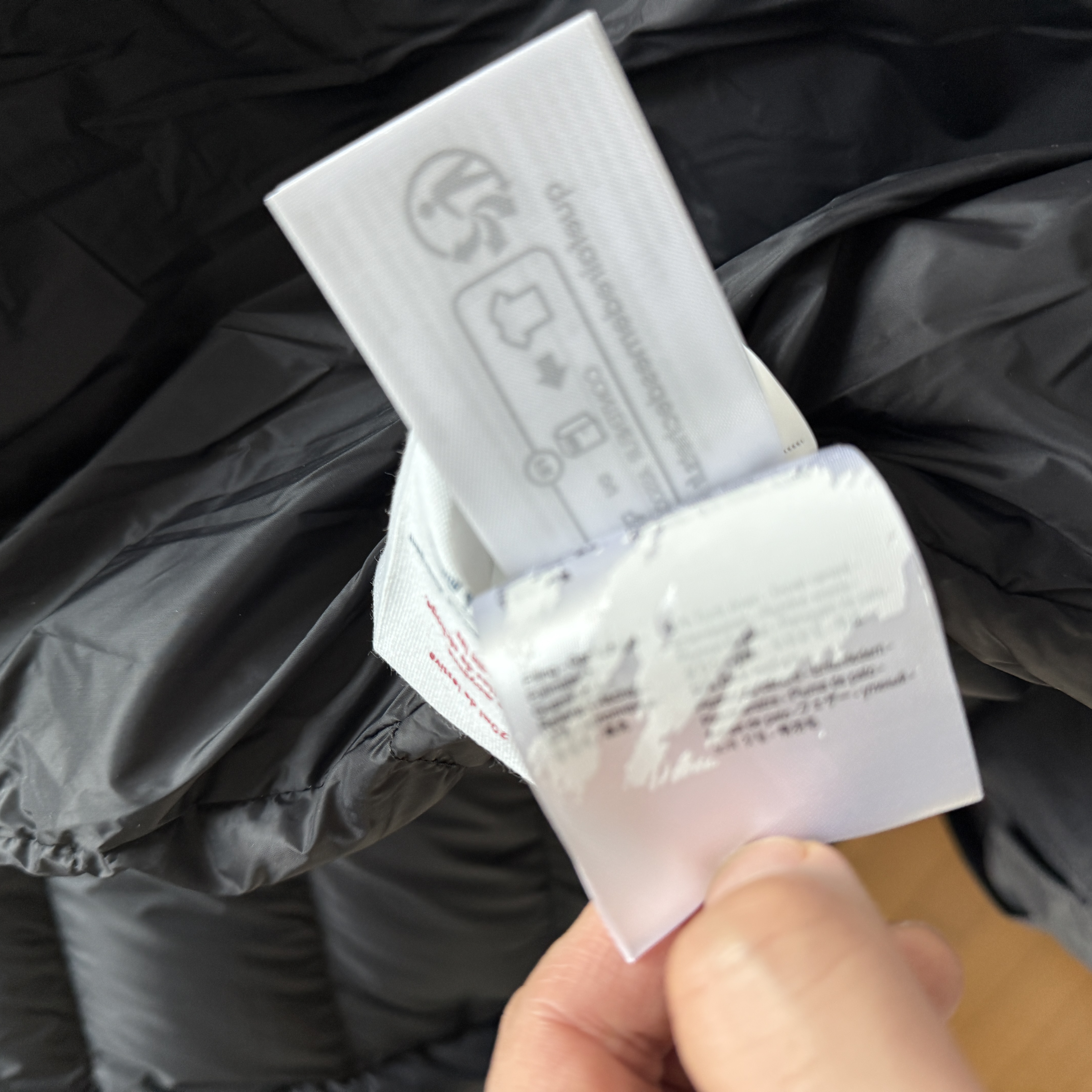 Pyrenex Arial Hooded Down Jacket Black 착용 스타일 - 3