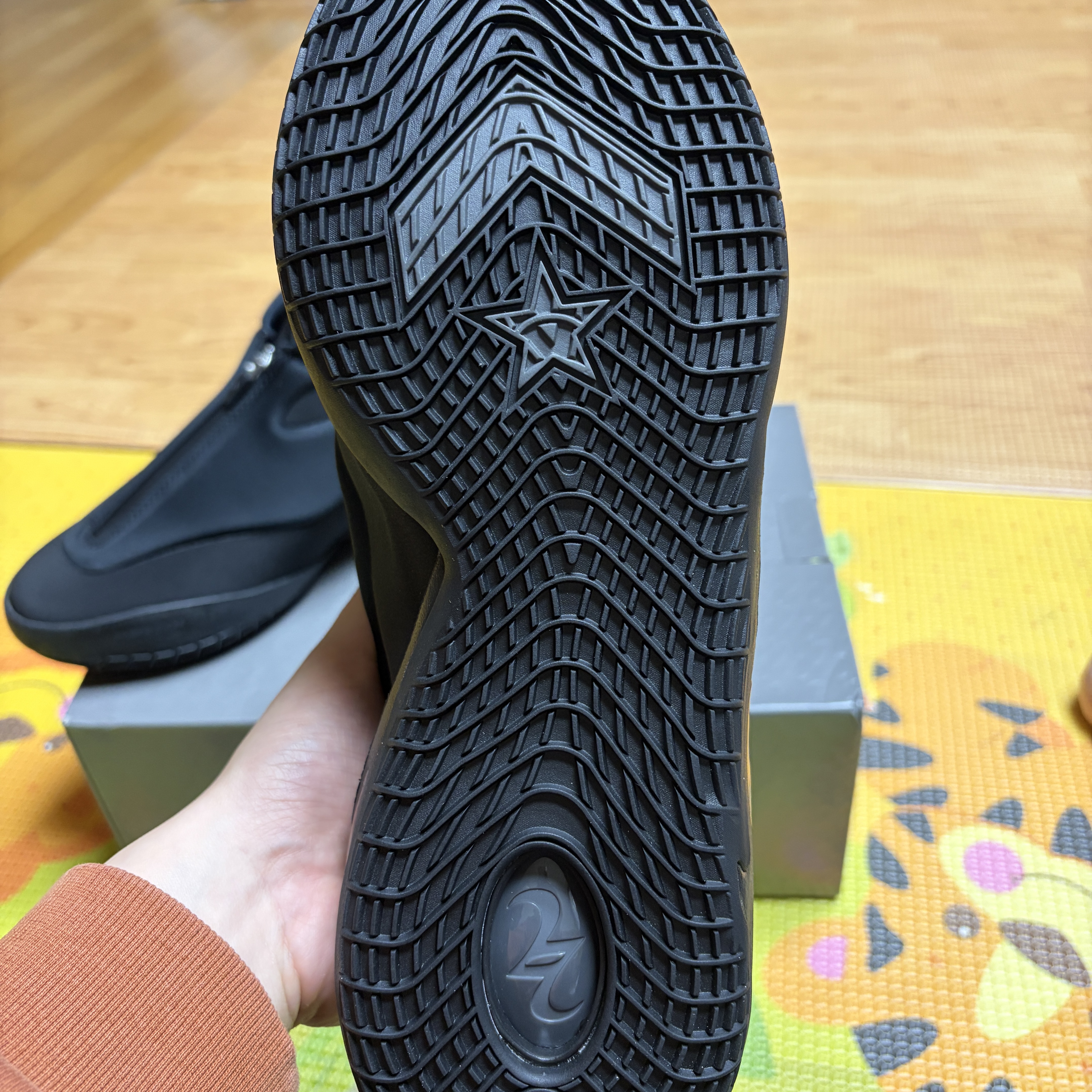 Converse x Shai 001 Charm Black 착용 스타일 - 9