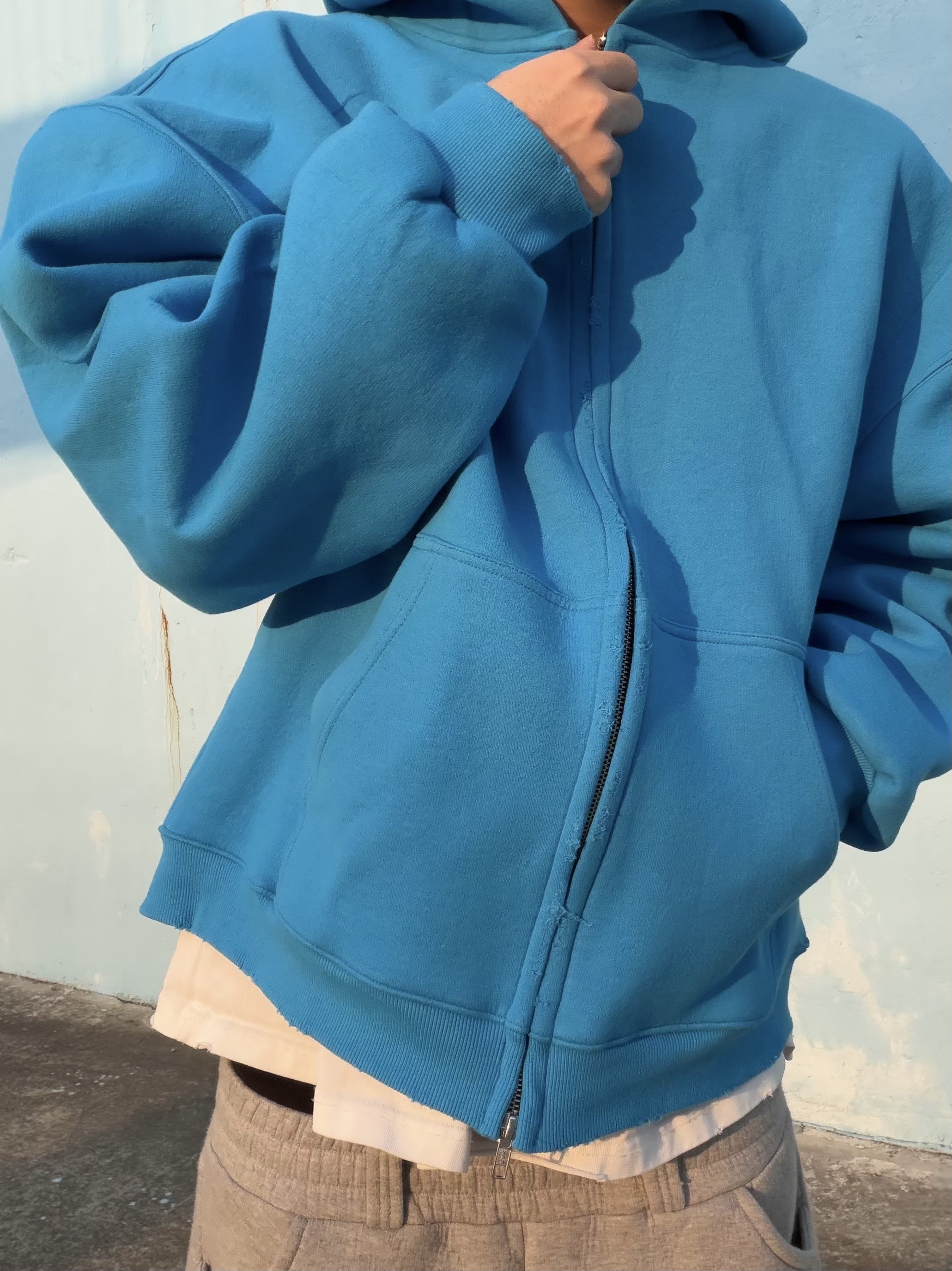 STU Hoodie Zip-Up In Blue, MJD X KOIN SEOUL Wide Cargo Sweat Pants 착용 스타일 - 2