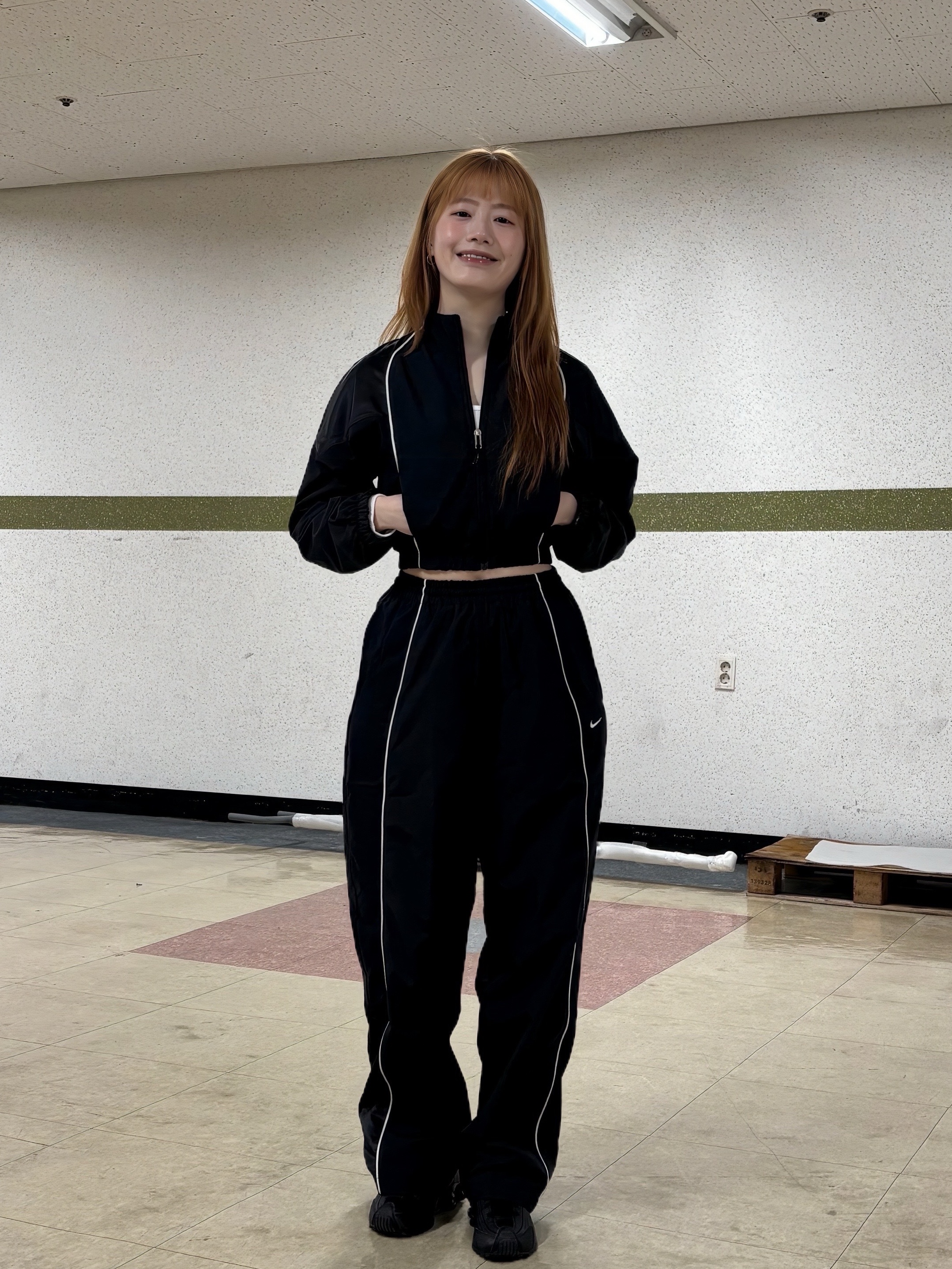 (W) Nike Shox R4 Black, (W) Nike Shrunken Tracksuit Jacket Black 착용 스타일 - 6