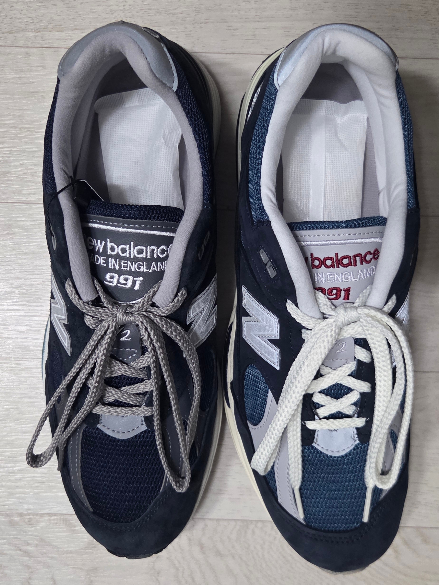 New Balance 991v2 Made in UK Total Eclipse Indian Teal, New Balance 2002R Premium Vintage Grey 착용 스타일 - 8