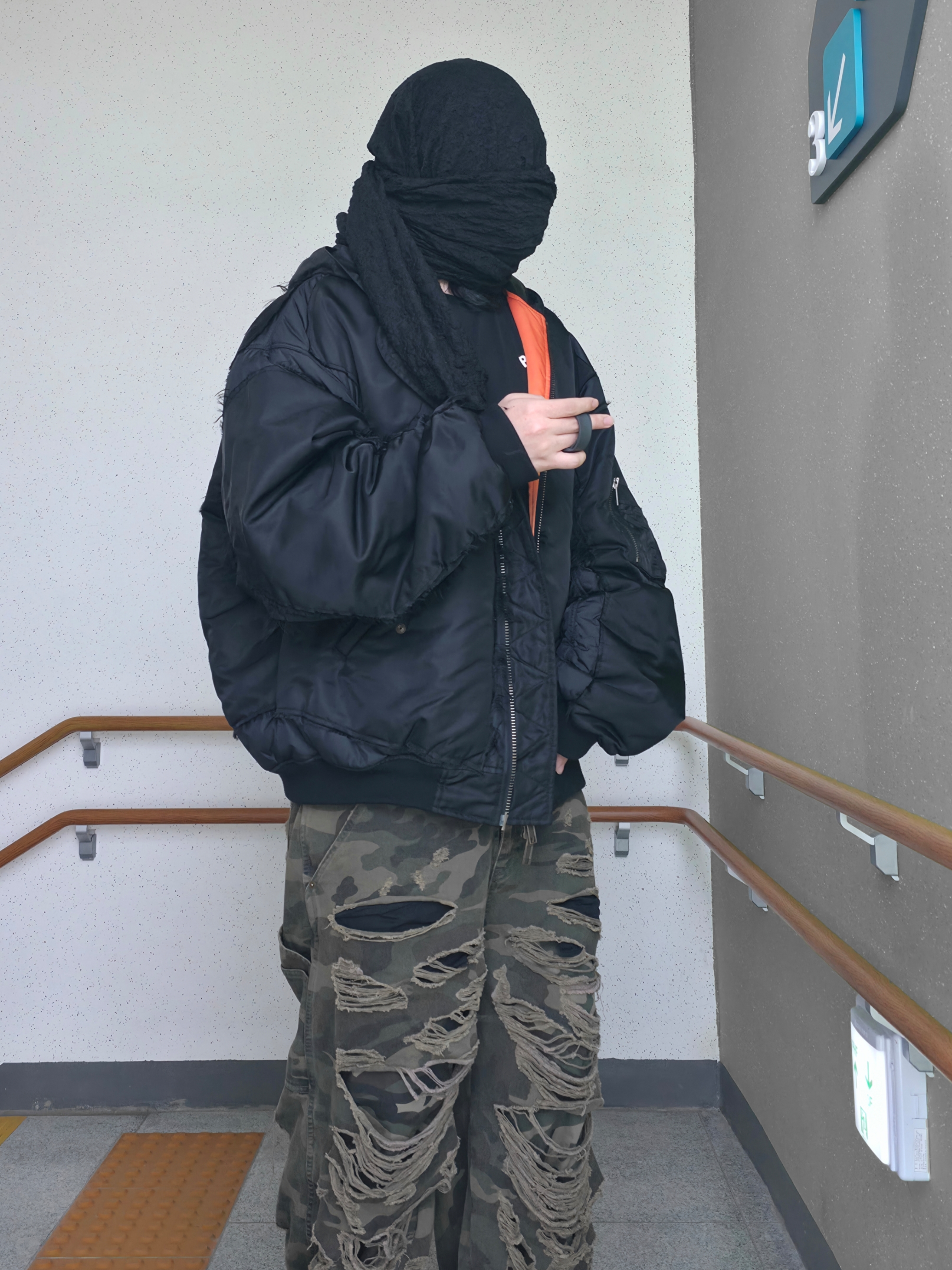 emostanceclub Double Layered Distressed Camo Pants Woodland Camo, Project G/R Reworked Hooded Bomber Jacket Black 착용 스타일 - 8