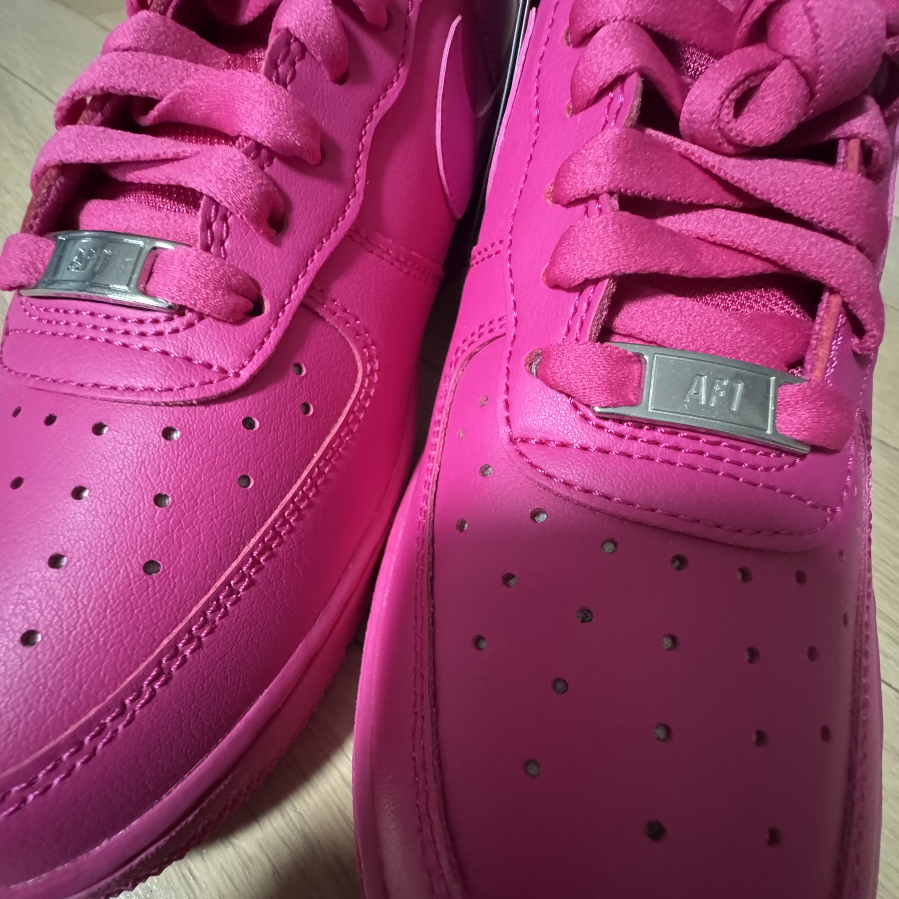 (W) Nike Air Force 1 '07 Fireberry Fierce Pink 착용 스타일