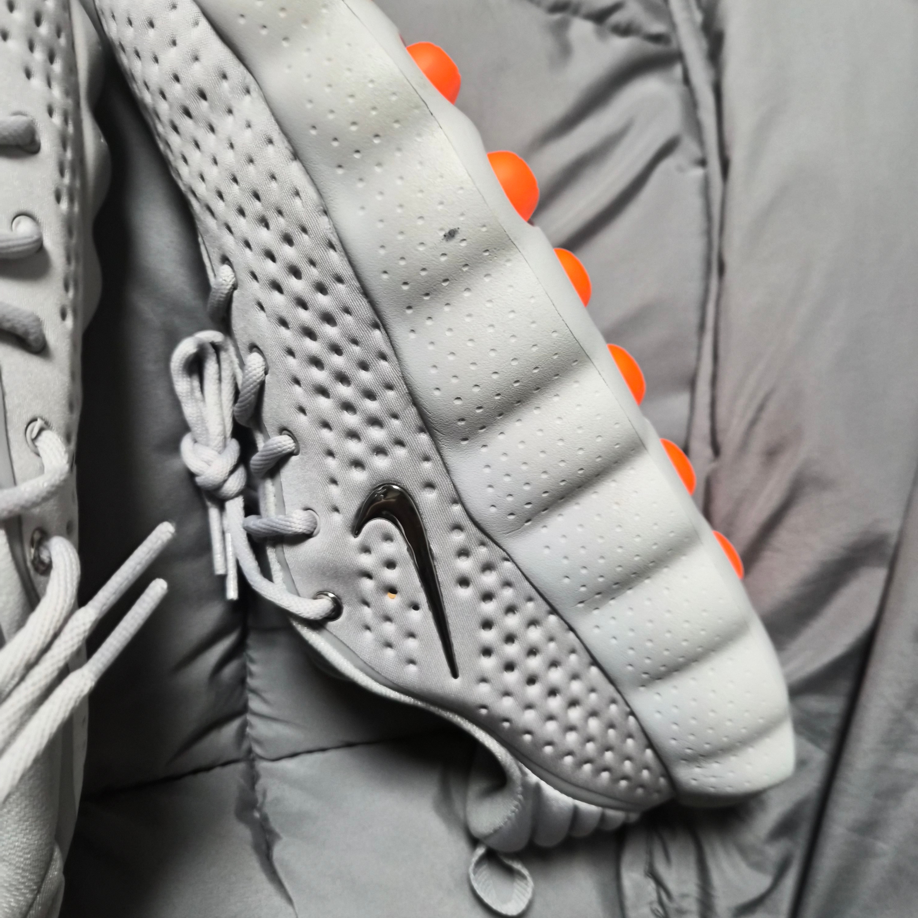 Nike Mind 002 Light Smoke Grey Photon Dust 착용 스타일