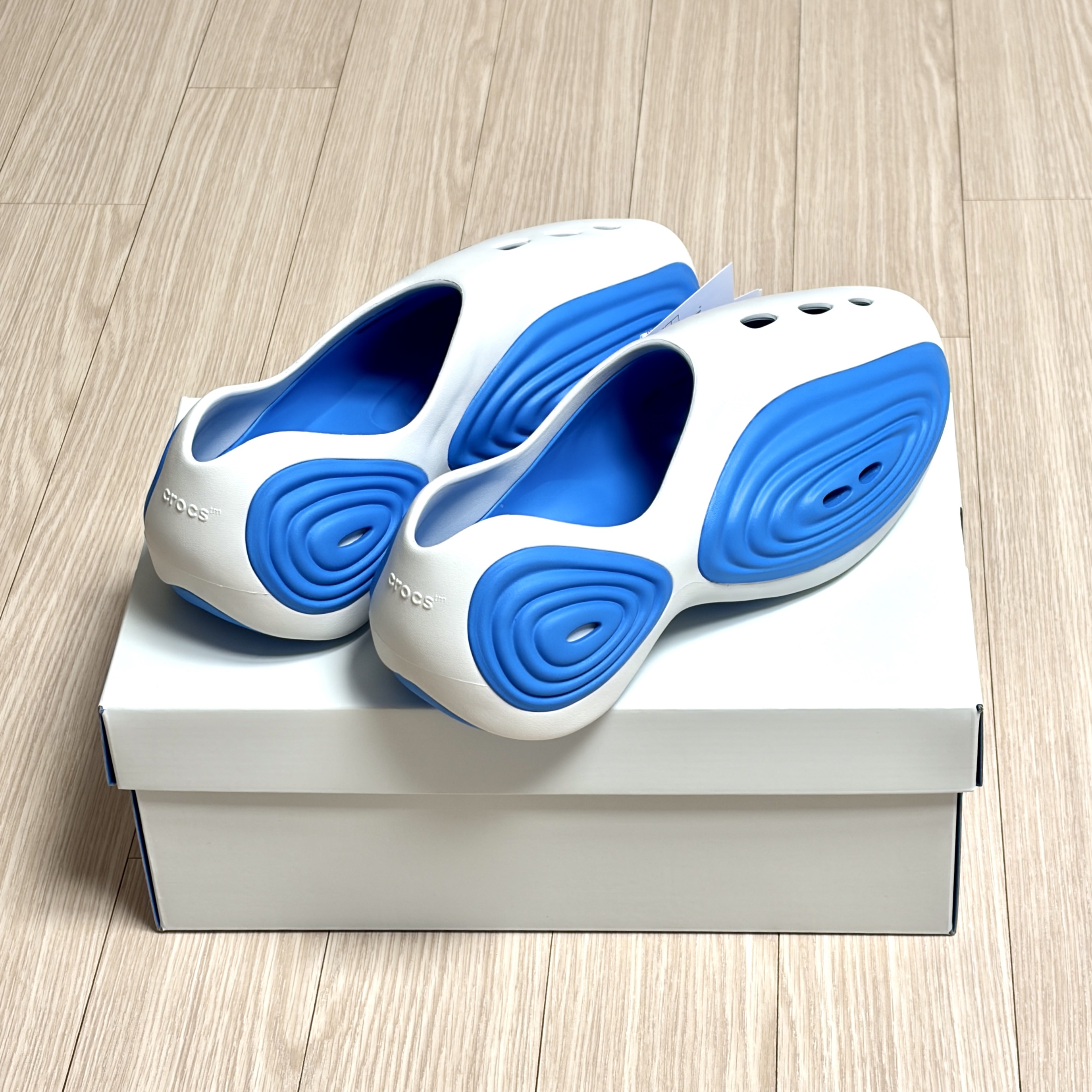 Crocs x Steven Smith Ripple Clog White Blue 착용 스타일 - 1