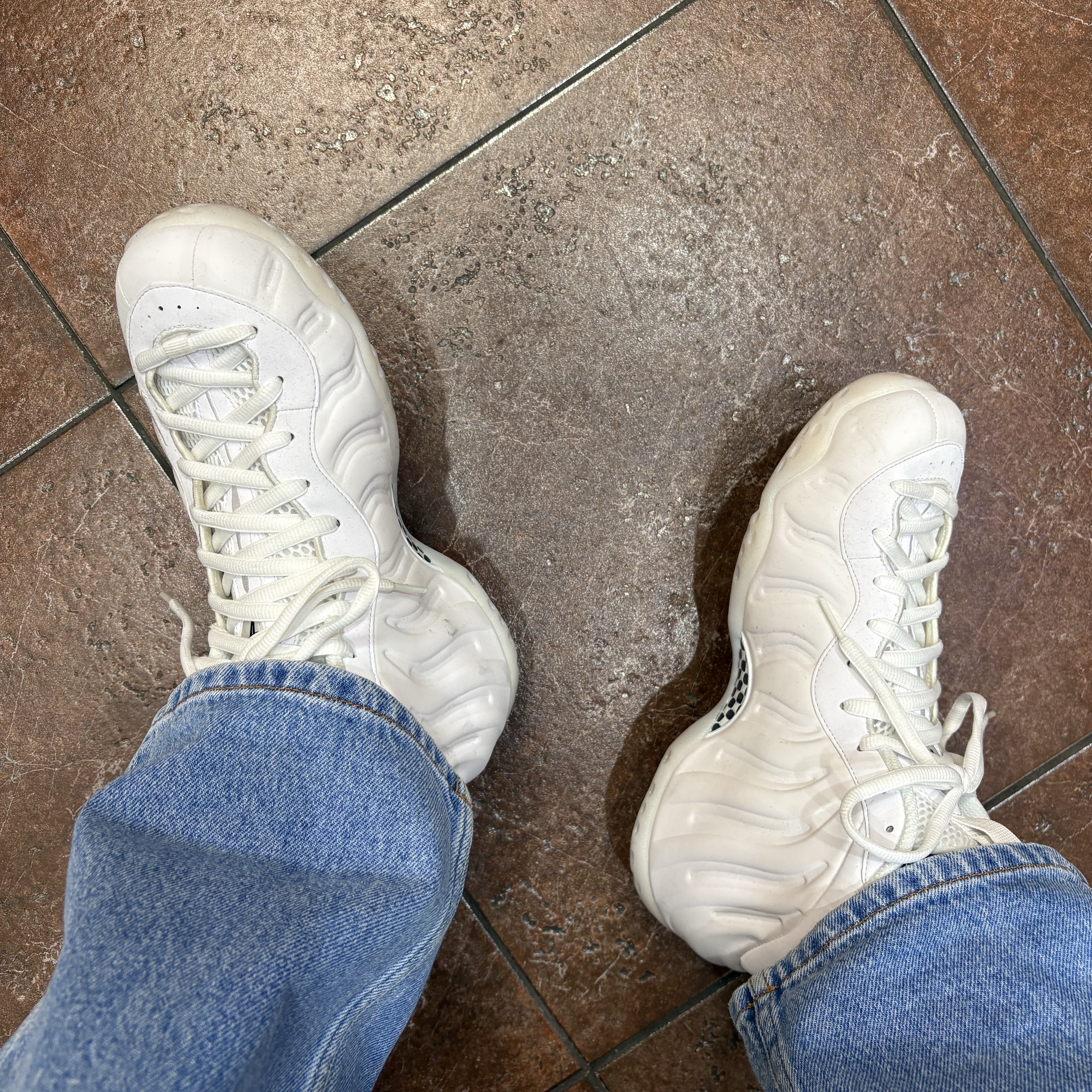 Nike Air Foamposite One Triple White 착용 스타일