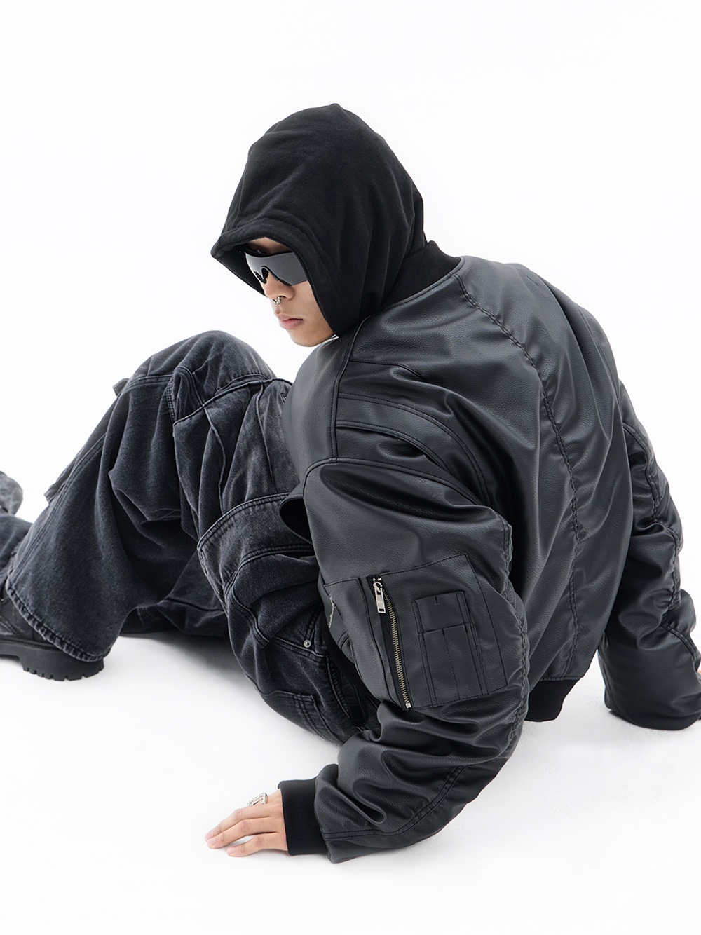 AX CONNECTION Tactical Cracked Leather  Bomber Jacket 착용 스타일 - 4