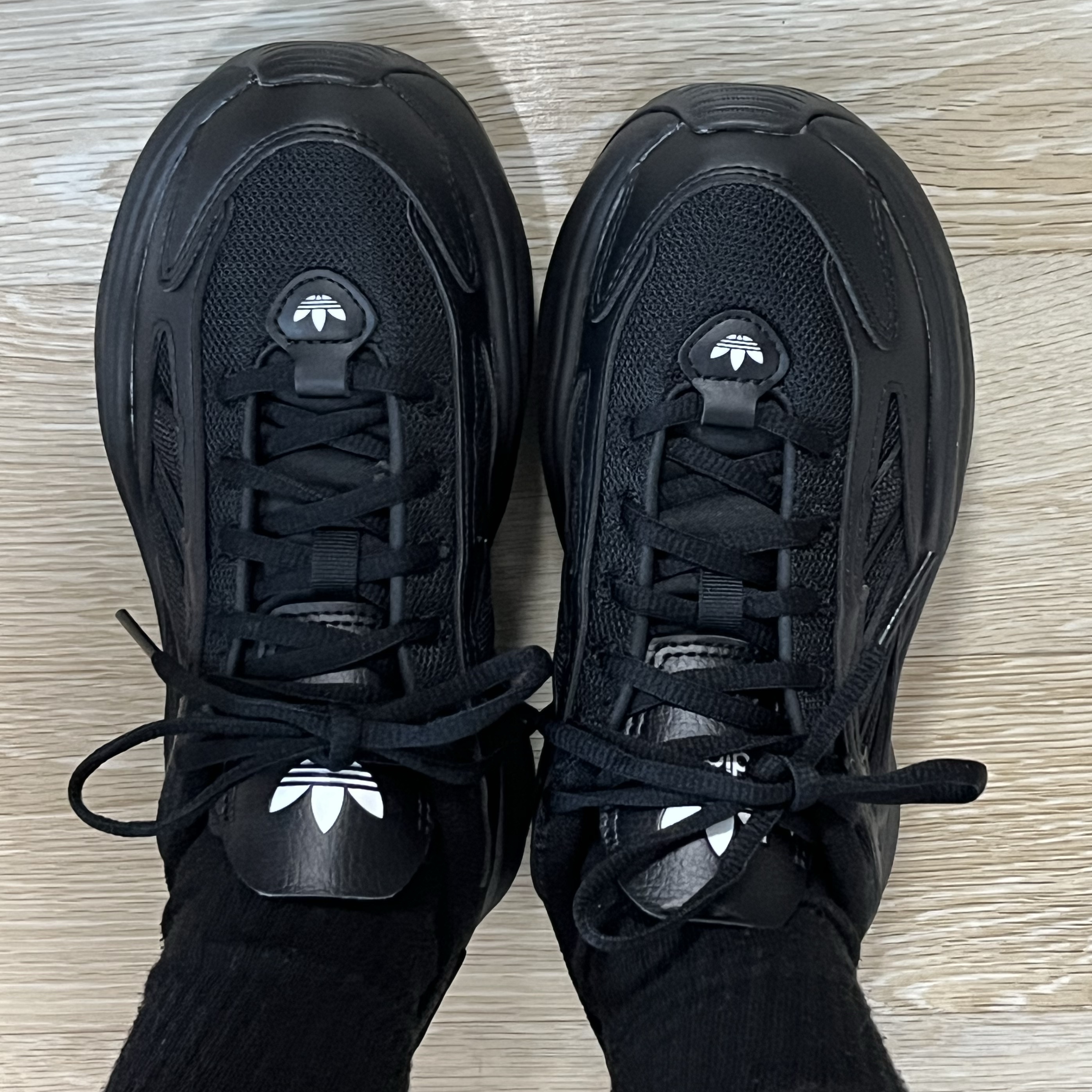 (W) Adidas Ozgaia Core Black 착용 스타일 - 4