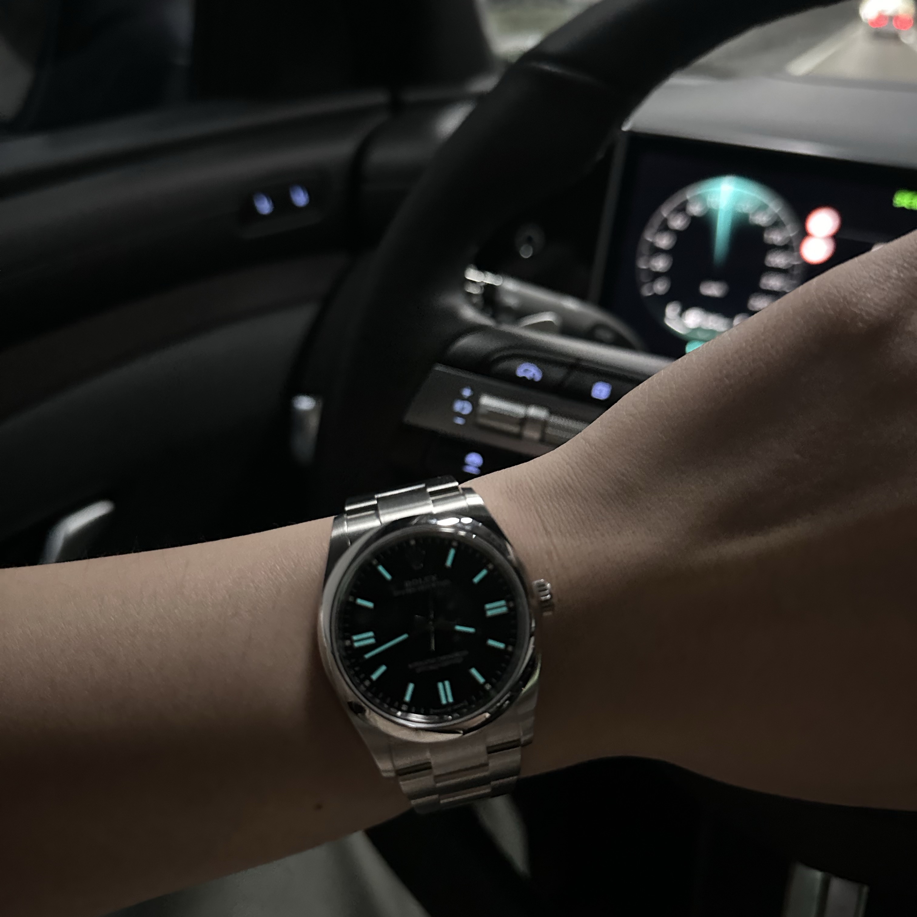 Rolex Oyster Perpetual 36mm 126000 Bright Black Oyster 착용 스타일