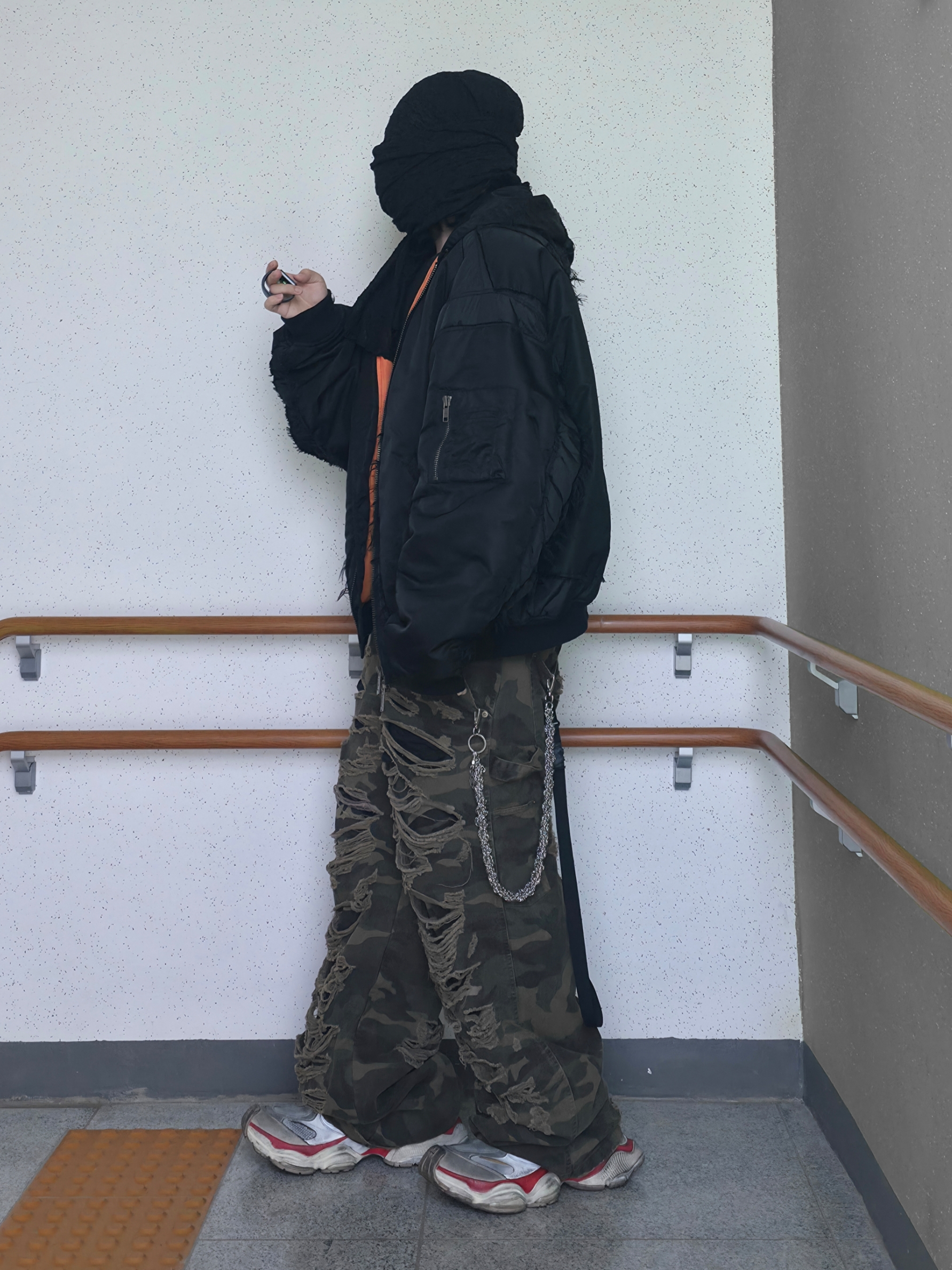 emostanceclub Double Layered Distressed Camo Pants Woodland Camo, Project G/R Reworked Hooded Bomber Jacket Black 착용 스타일 - 4