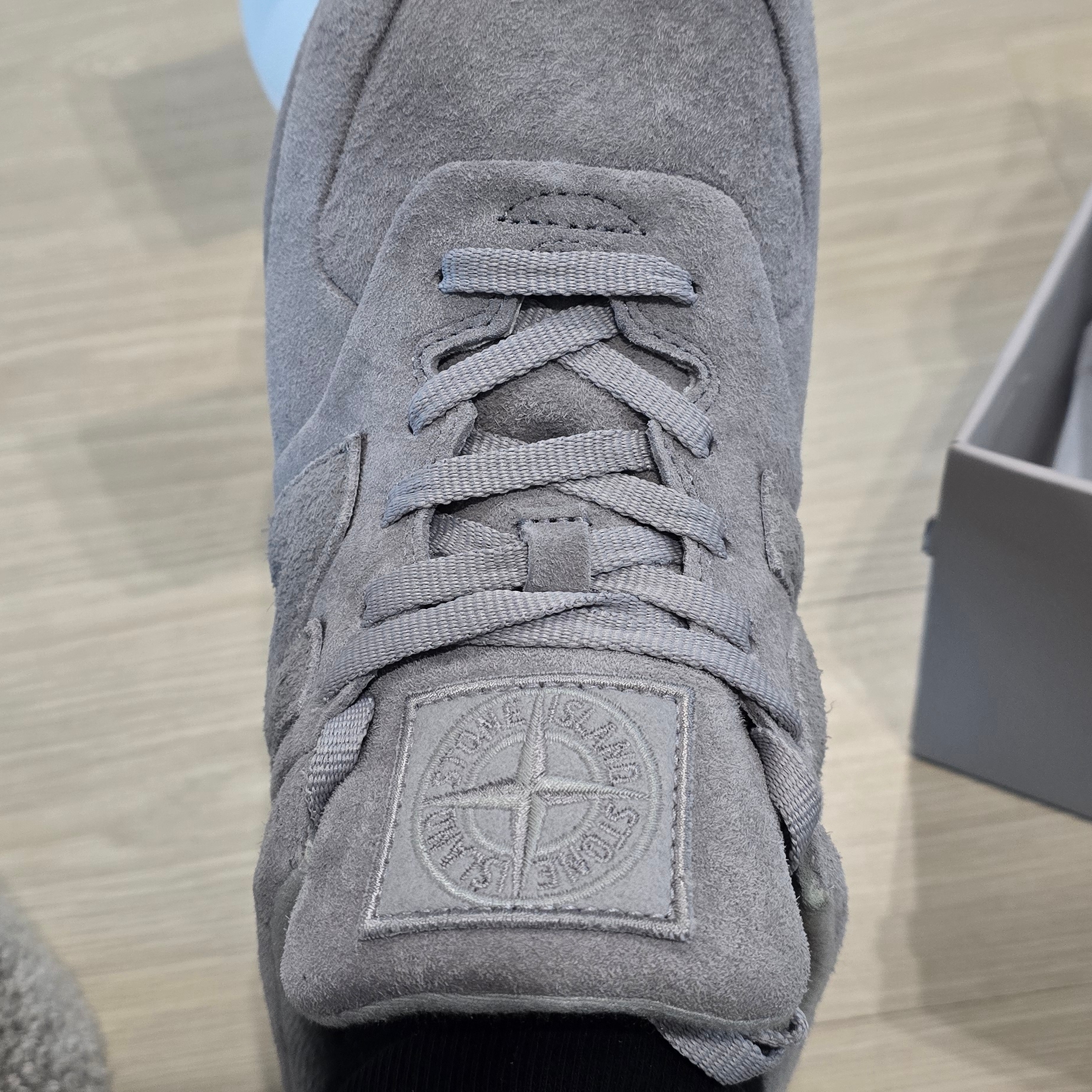 New Balance x Stone Island 574 Ghost Dust Grey 착용 스타일 - 4