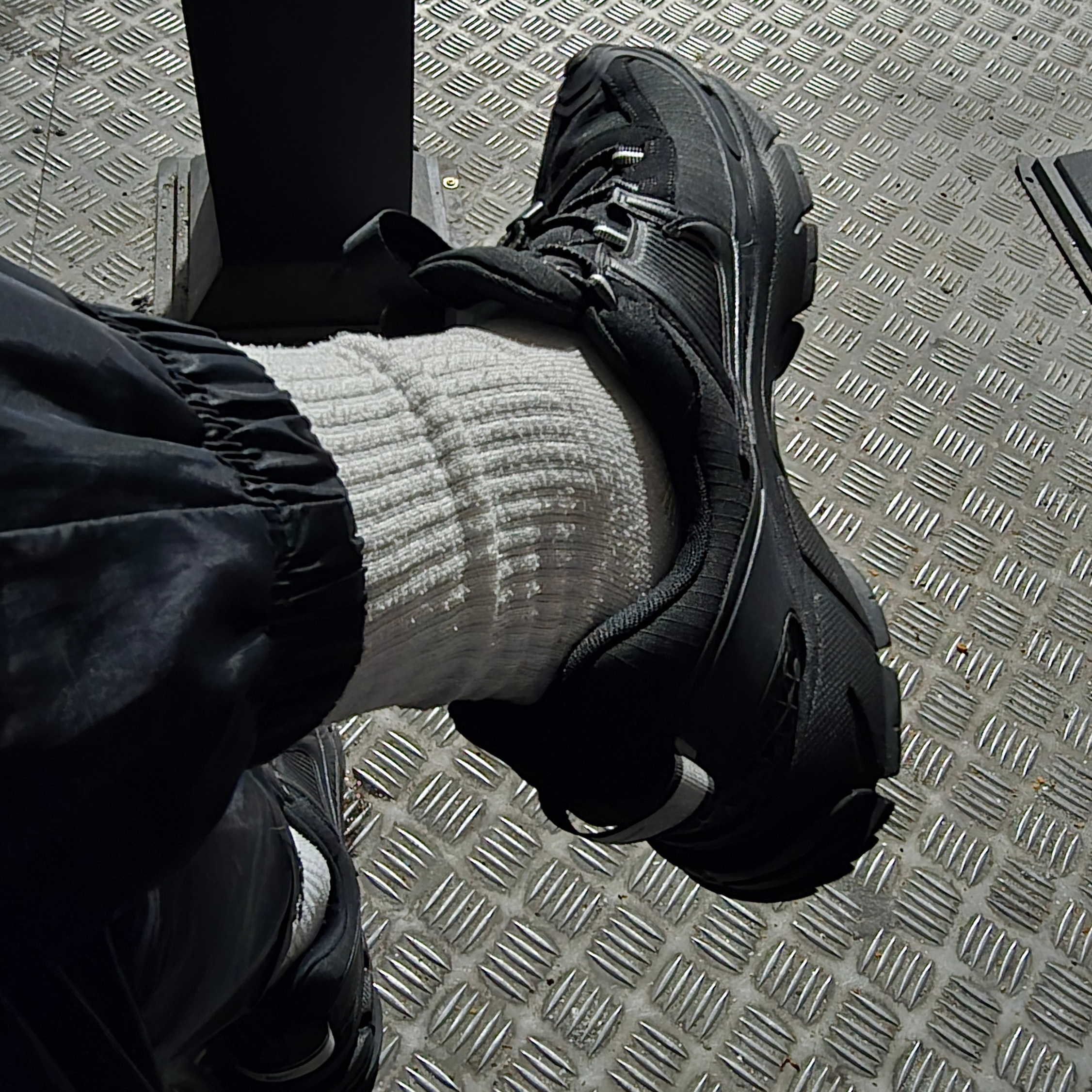 Nike Zoom Vomero Roam Black Racer Blue 착용 스타일