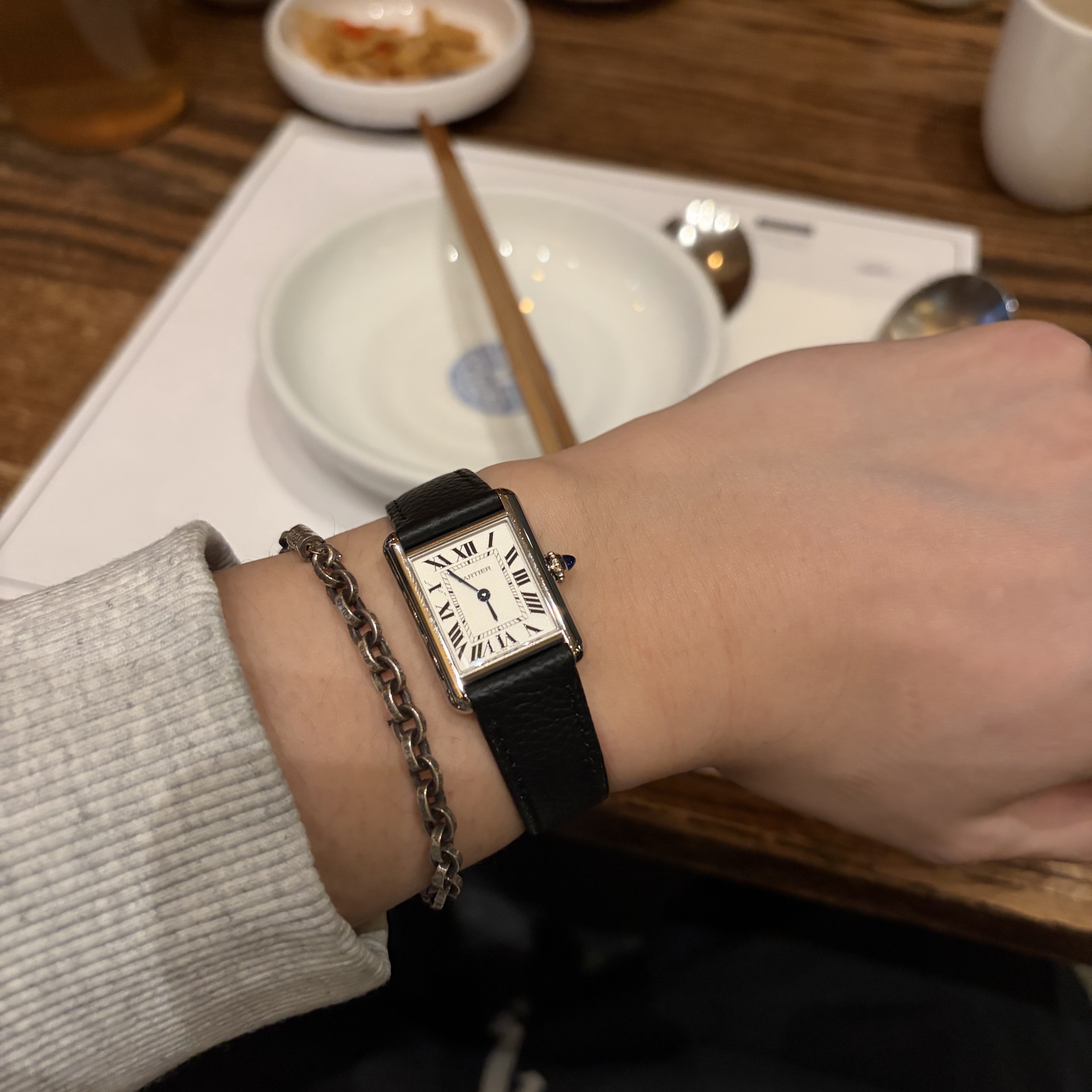 Cartier Tank Must Watch Small Quartz Steel Calfskin Black, Chrome Hearts Paper Chain Bracelet Silver 착용 스타일