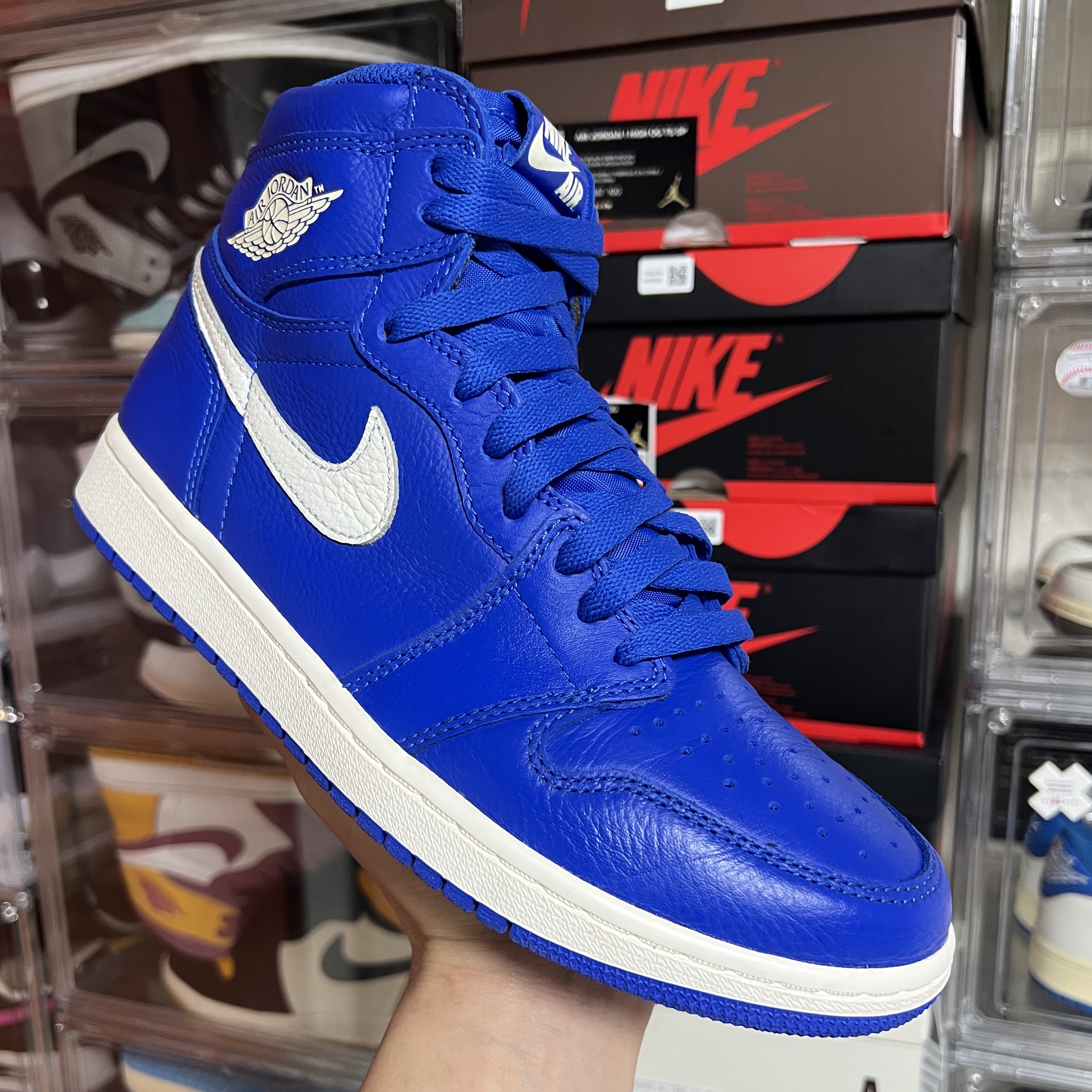 Jordan 1 Retro High Hyper Royal 착용 스타일 - 1